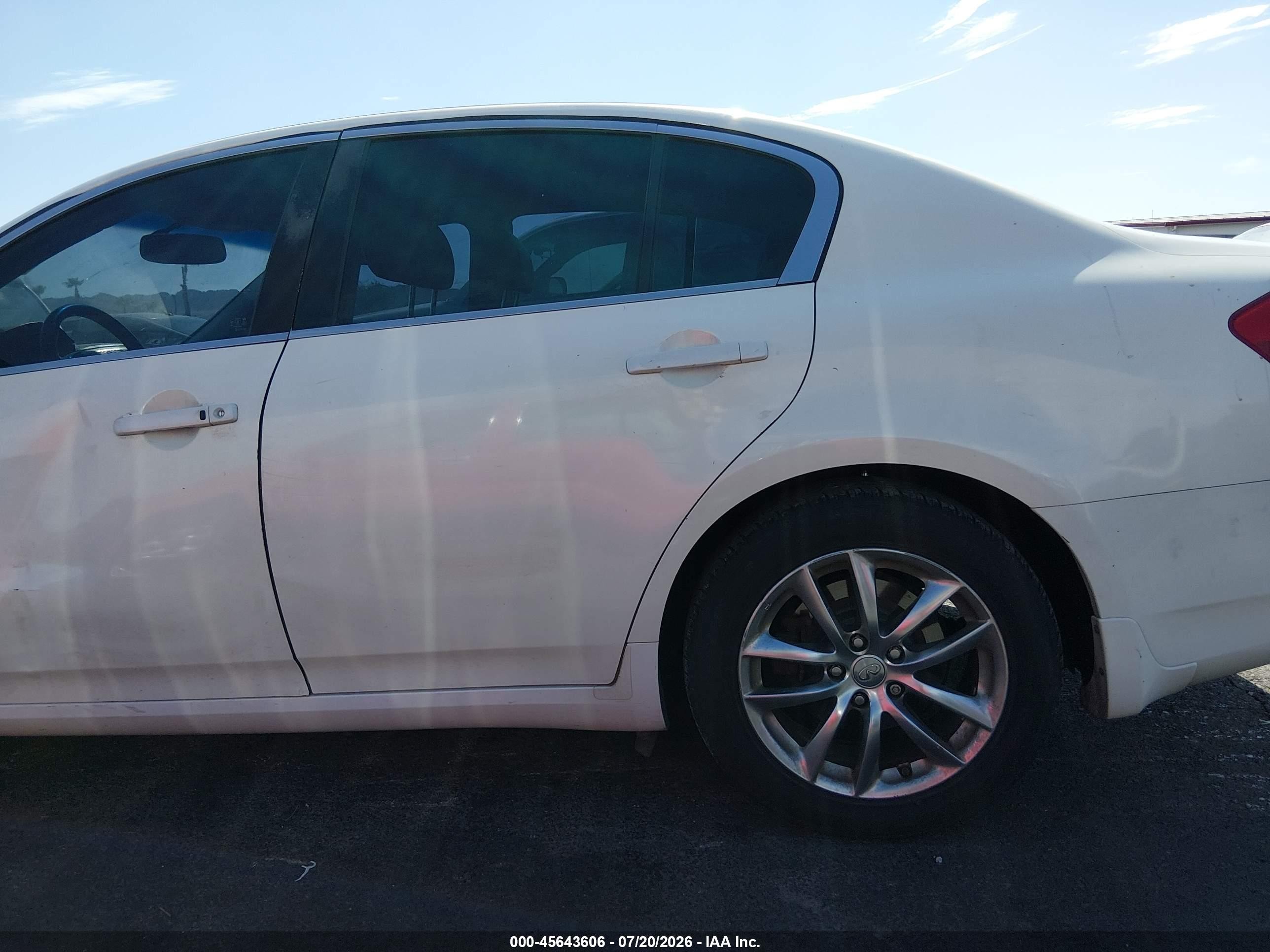 2008 Infiniti G35x   White vin: JNKBV61F08M253404