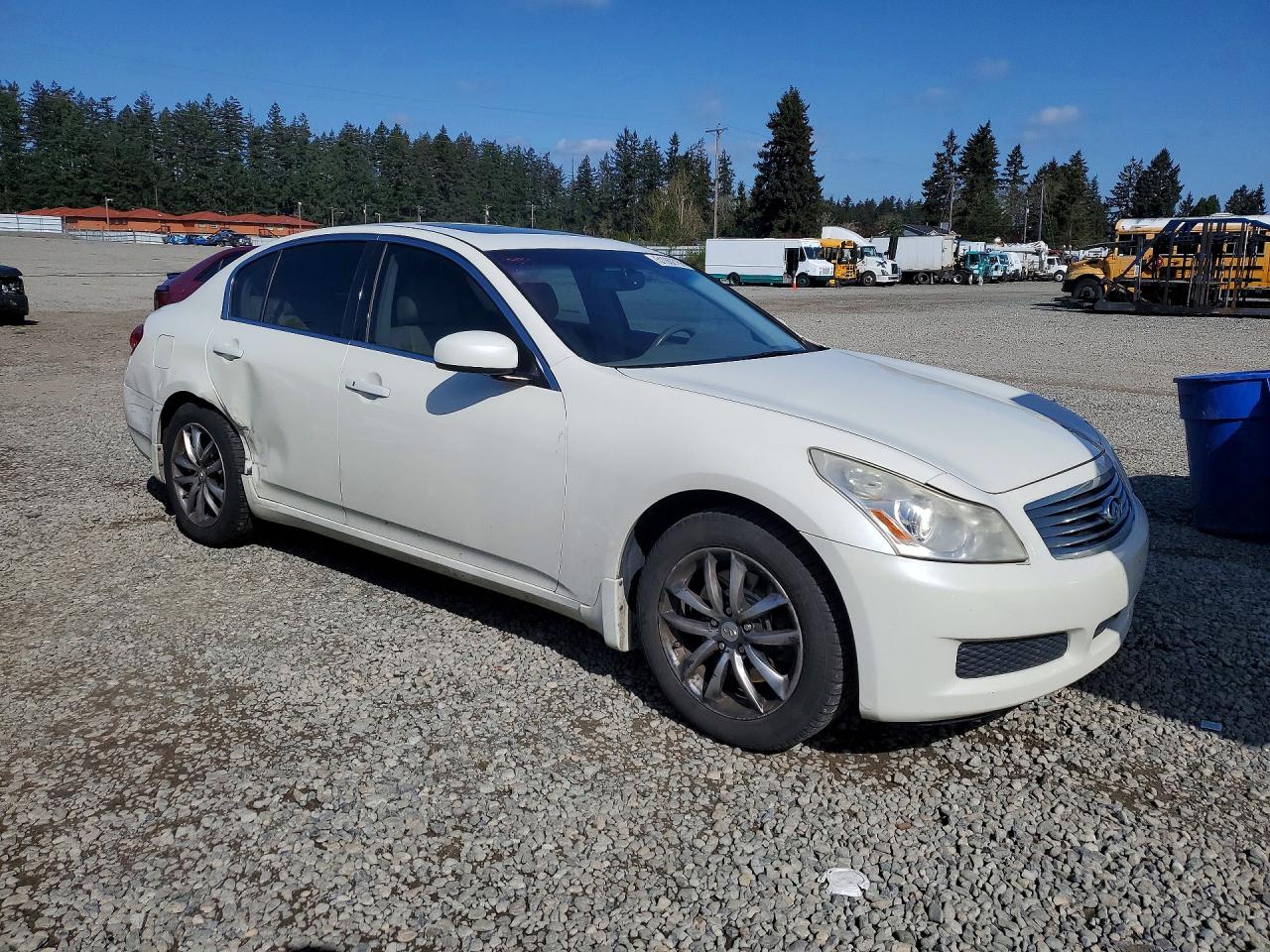 2007 Infiniti G35 X White vin: JNKBV61F17M809248