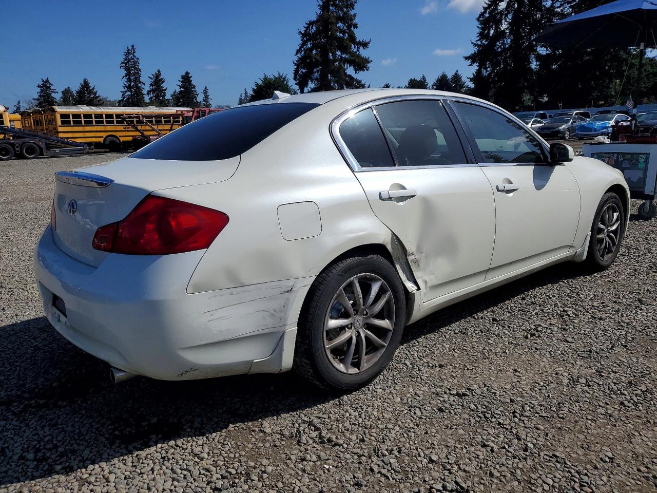 2007 Infiniti G35 X White vin: JNKBV61F17M809248