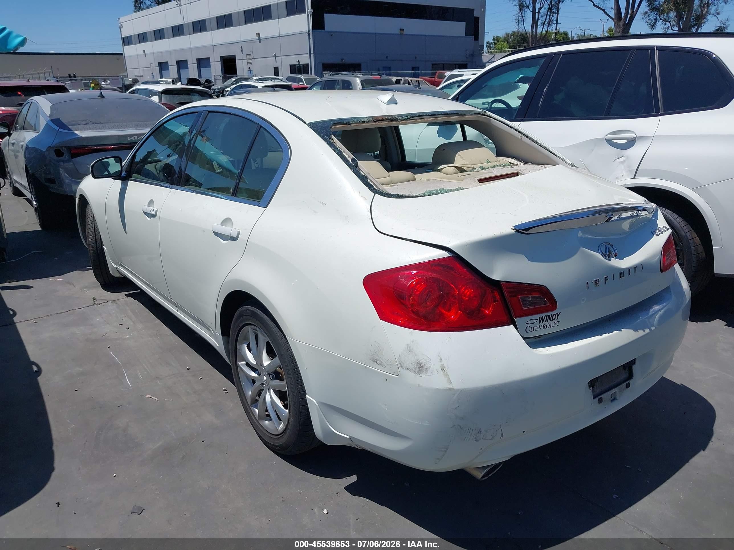 2008 Infiniti G35x   White vin: JNKBV61F18M251791