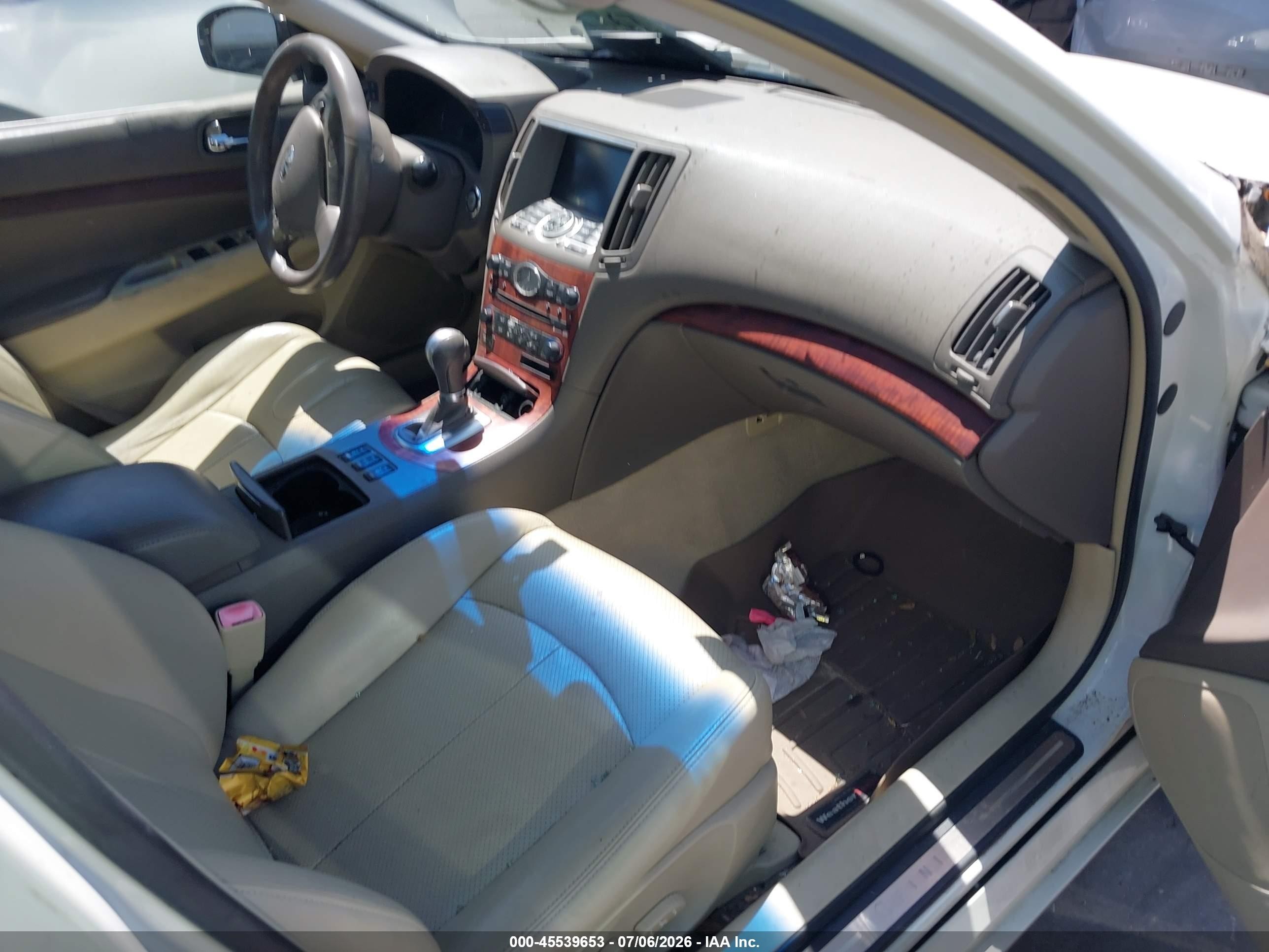 2008 Infiniti G35x   White vin: JNKBV61F18M251791