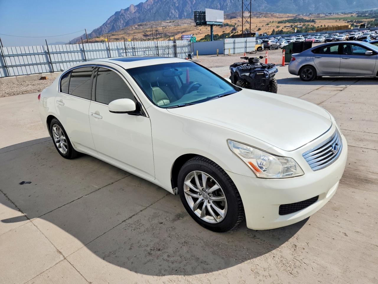 2008 Infiniti G35 X White vin: JNKBV61F18M253881