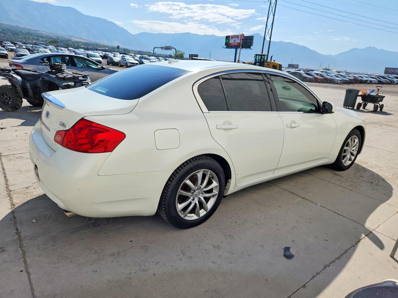 2008 Infiniti G35 X White vin: JNKBV61F18M253881