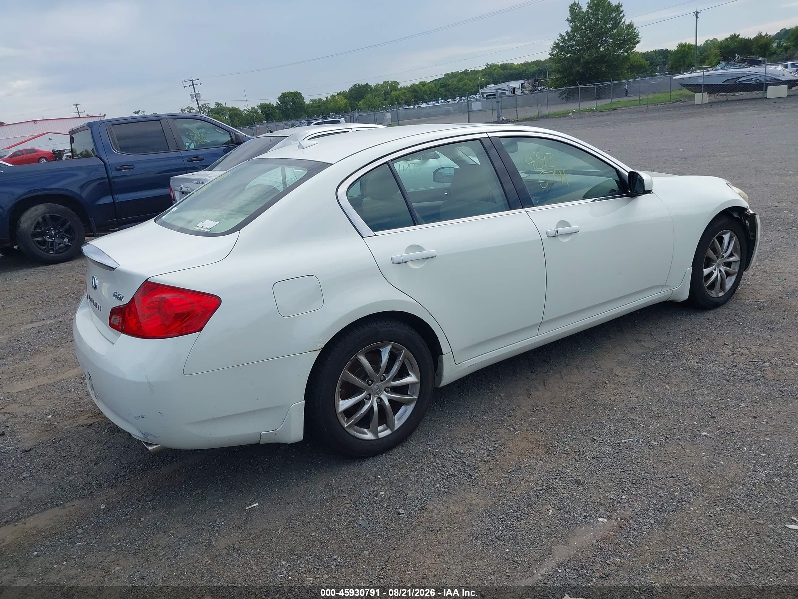 2008 Infiniti G35x   White vin: JNKBV61F18M270504