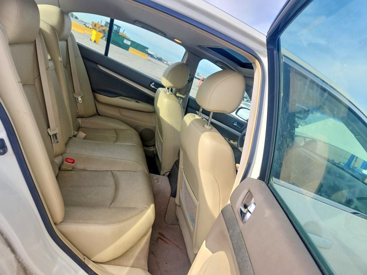 2008 Infiniti G35 X White vin: JNKBV61F18M272477