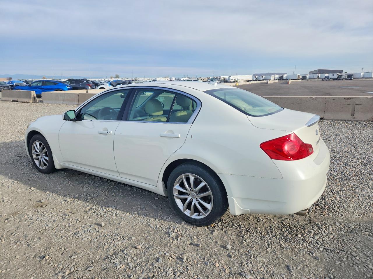2008 Infiniti G35 X White vin: JNKBV61F18M272477