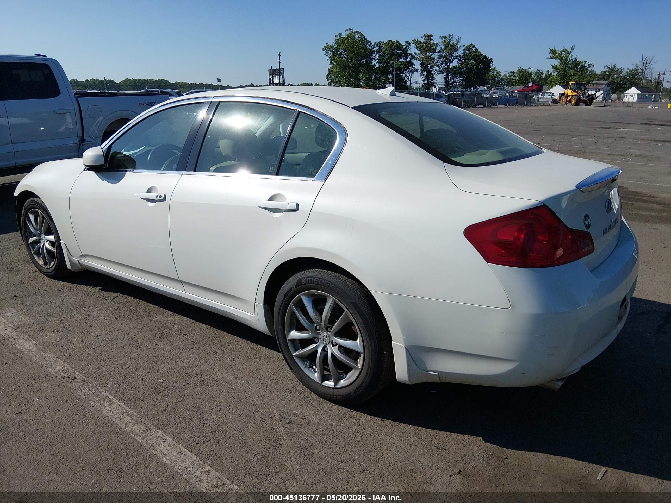 2008 Infiniti G35x   White vin: JNKBV61F28M256806
