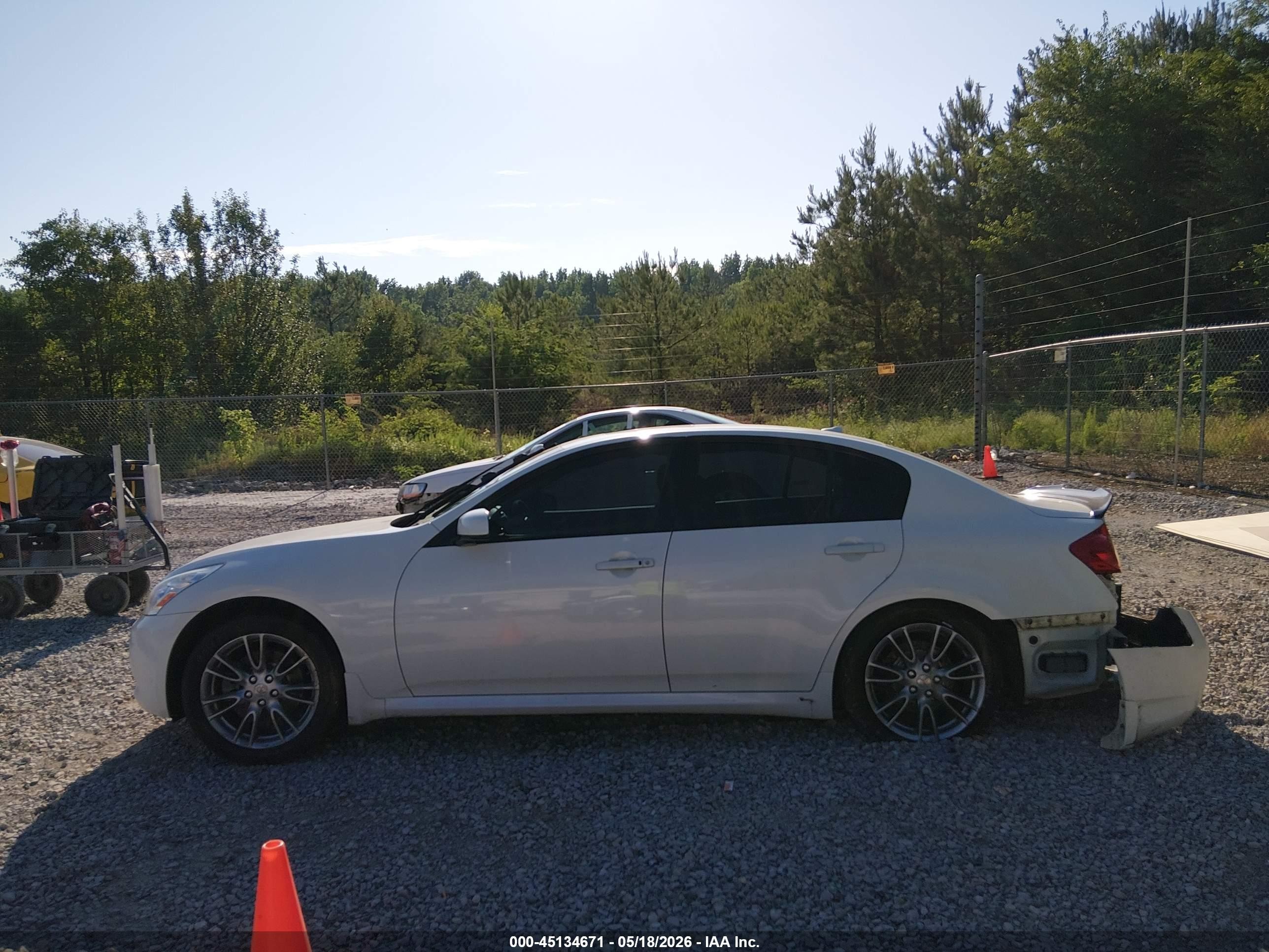 2008 Infiniti G35x   White vin: JNKBV61F38M278944