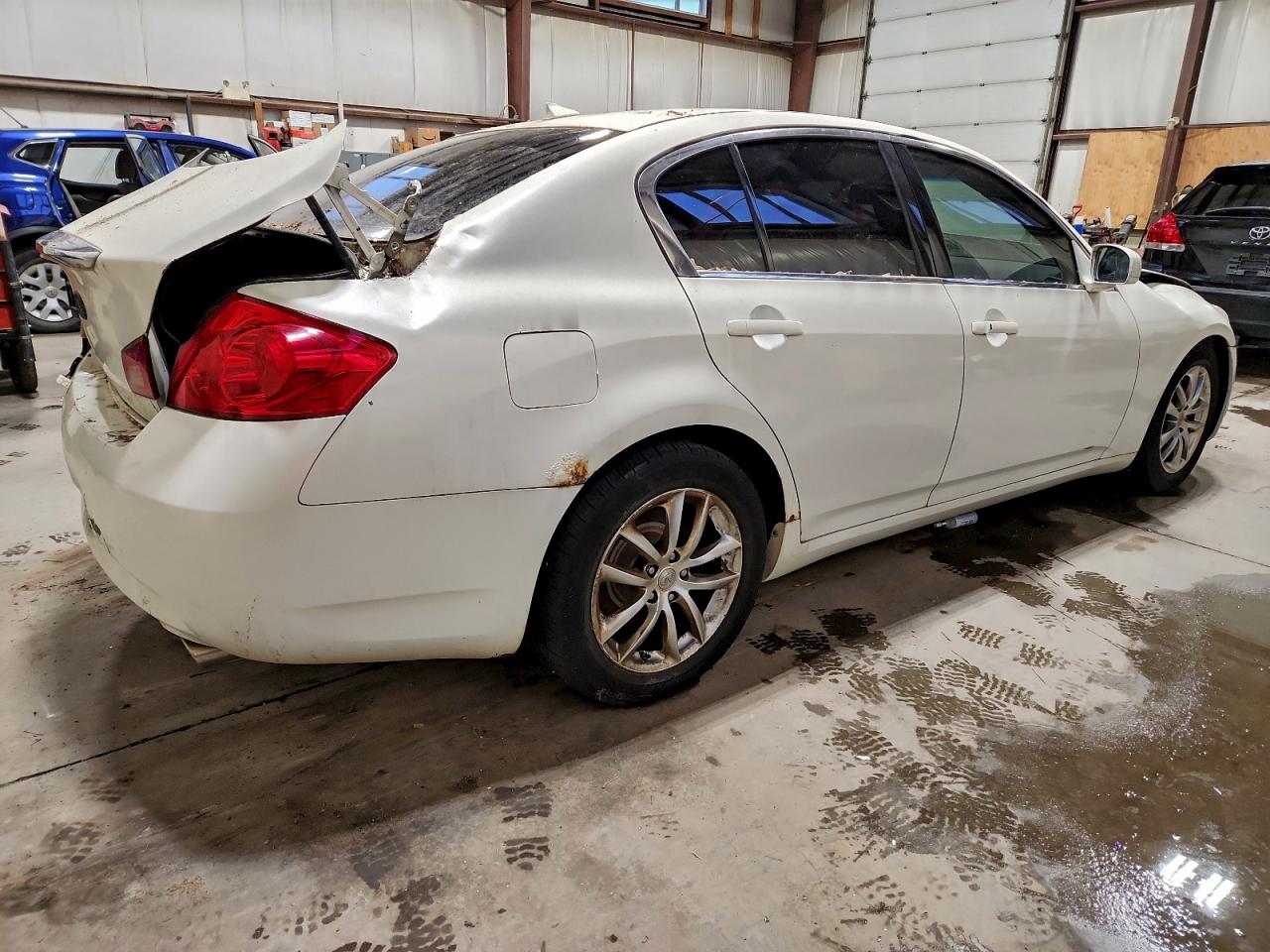2008 Infiniti G35 White vin: JNKBV61F48M258878