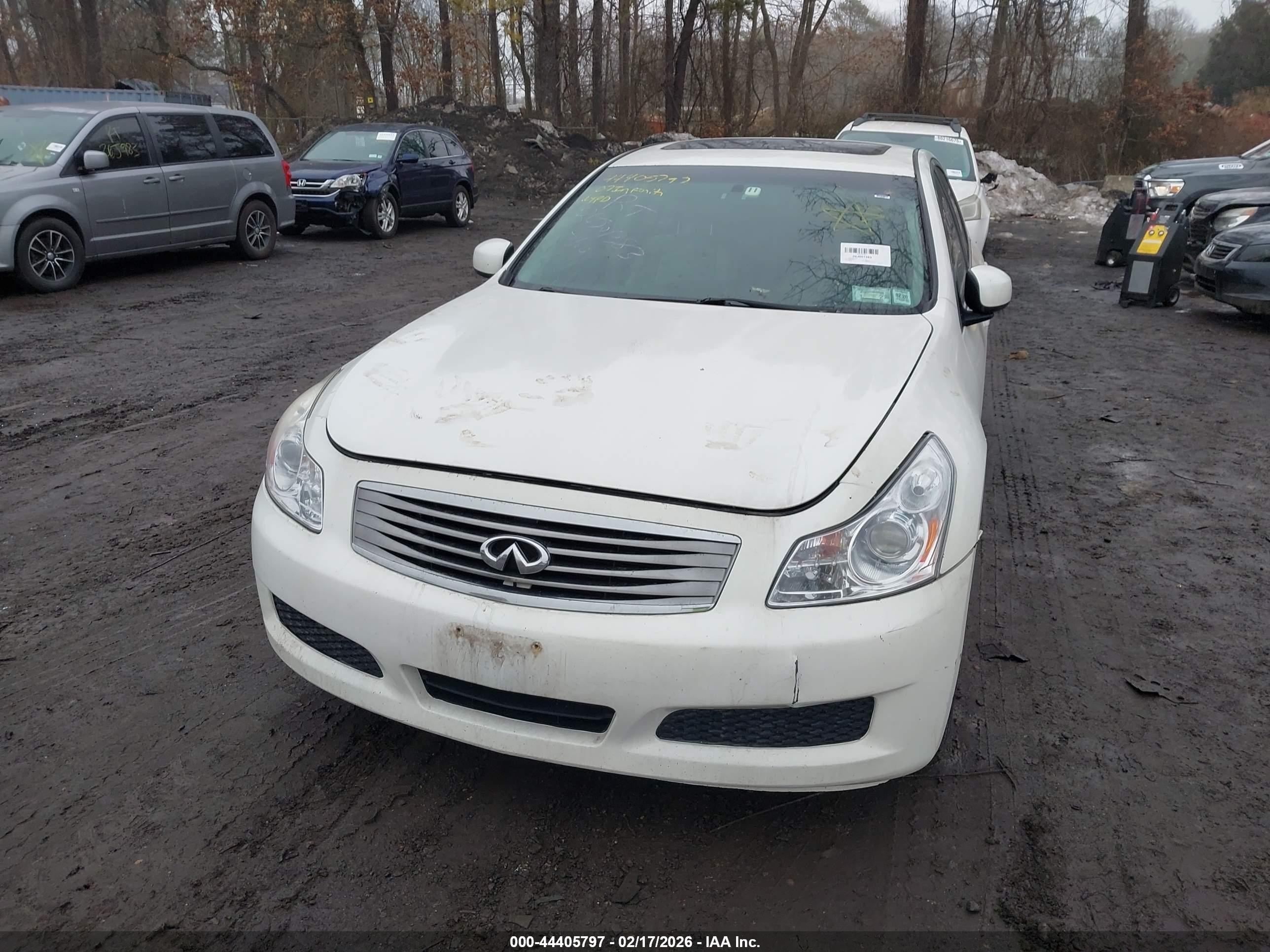 2007 Infiniti G35x   White vin: JNKBV61F67M801503