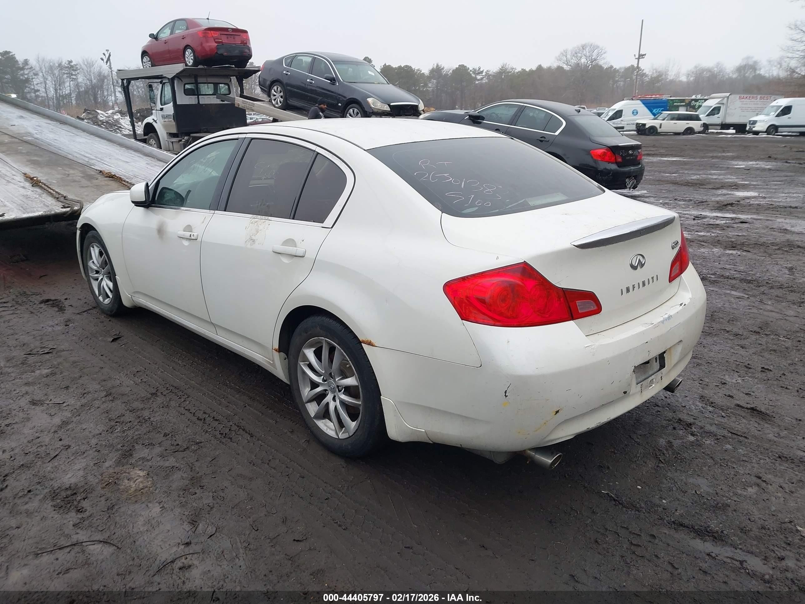 2007 Infiniti G35x   White vin: JNKBV61F67M801503