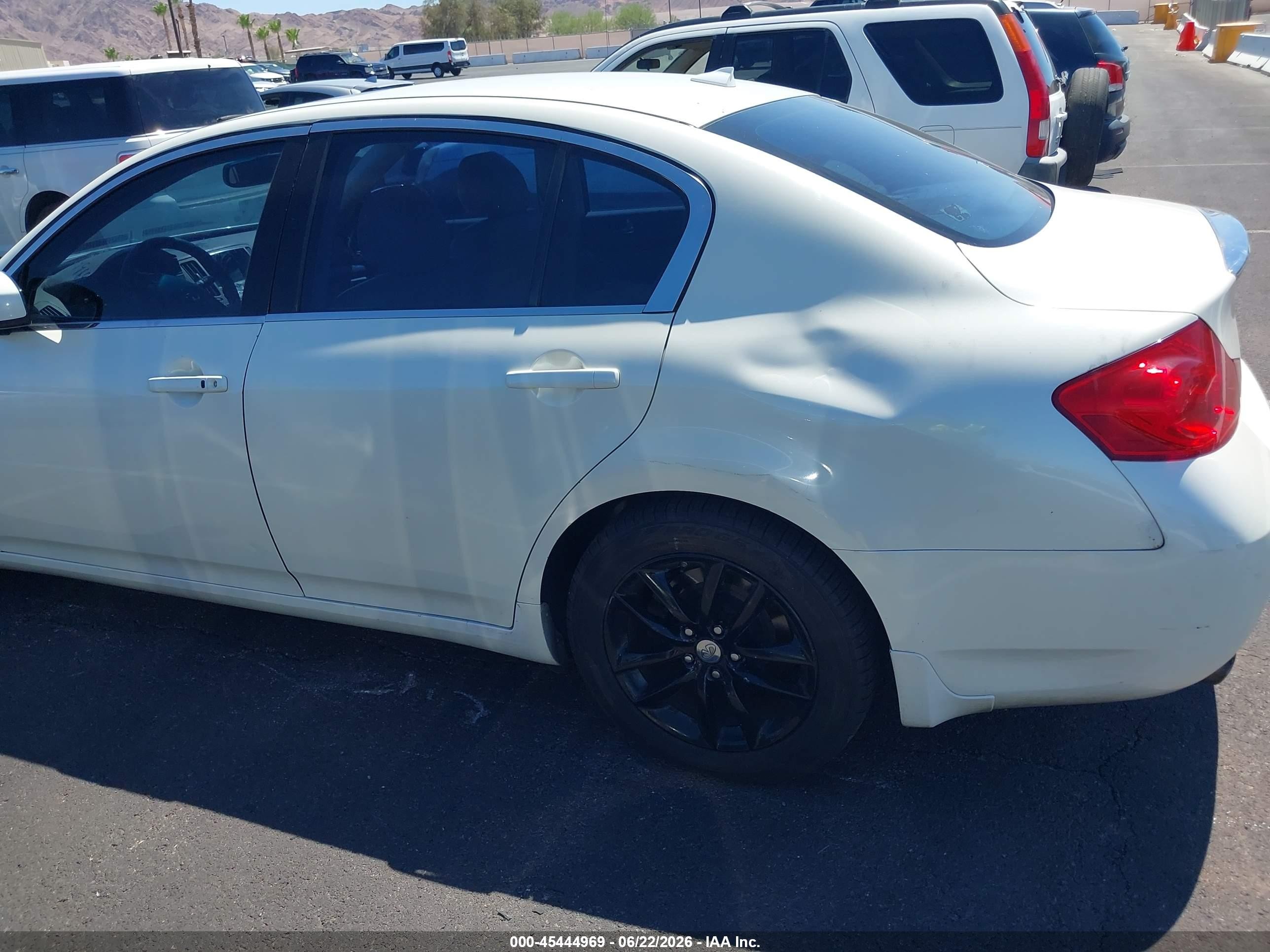2007 Infiniti G35x   Белый vin: JNKBV61F77M808850