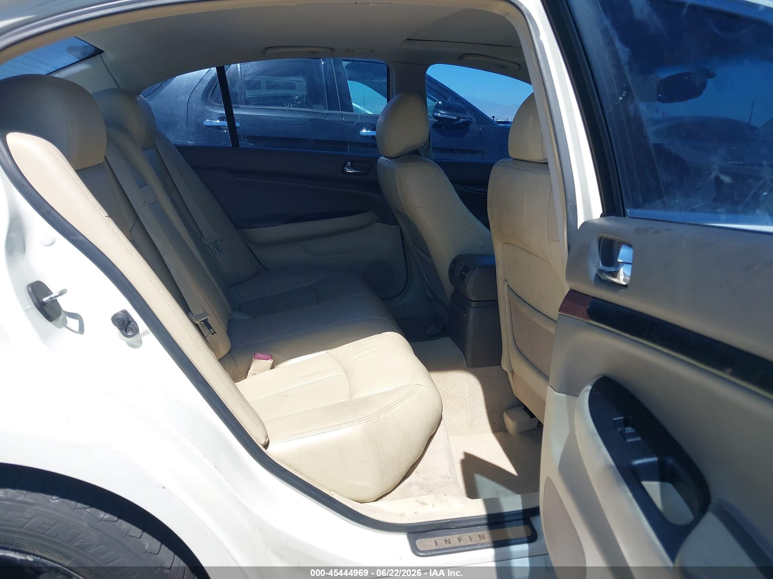 2007 Infiniti G35x   Белый vin: JNKBV61F77M808850