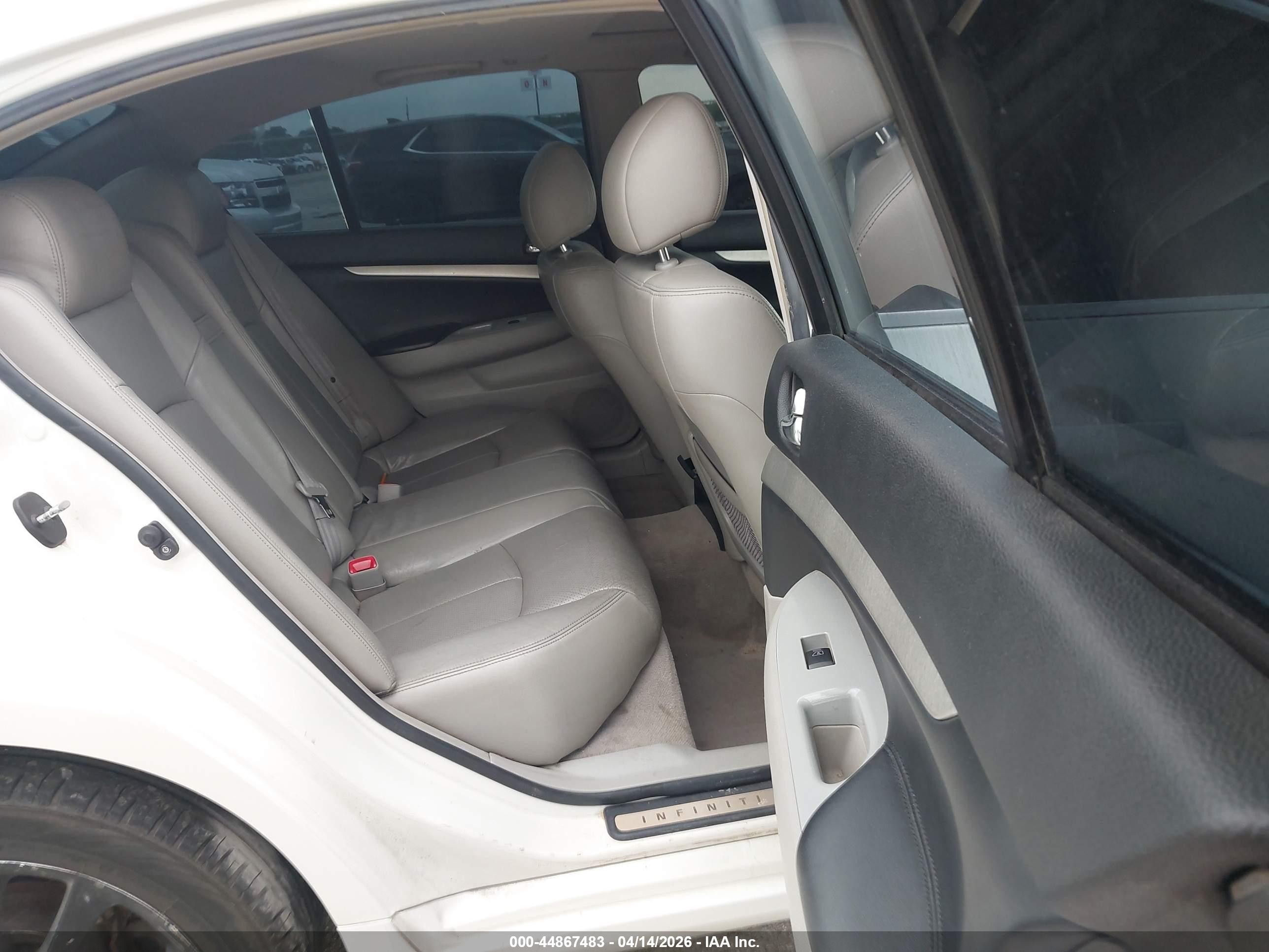 2007 Infiniti G35x   White vin: JNKBV61F87M809845