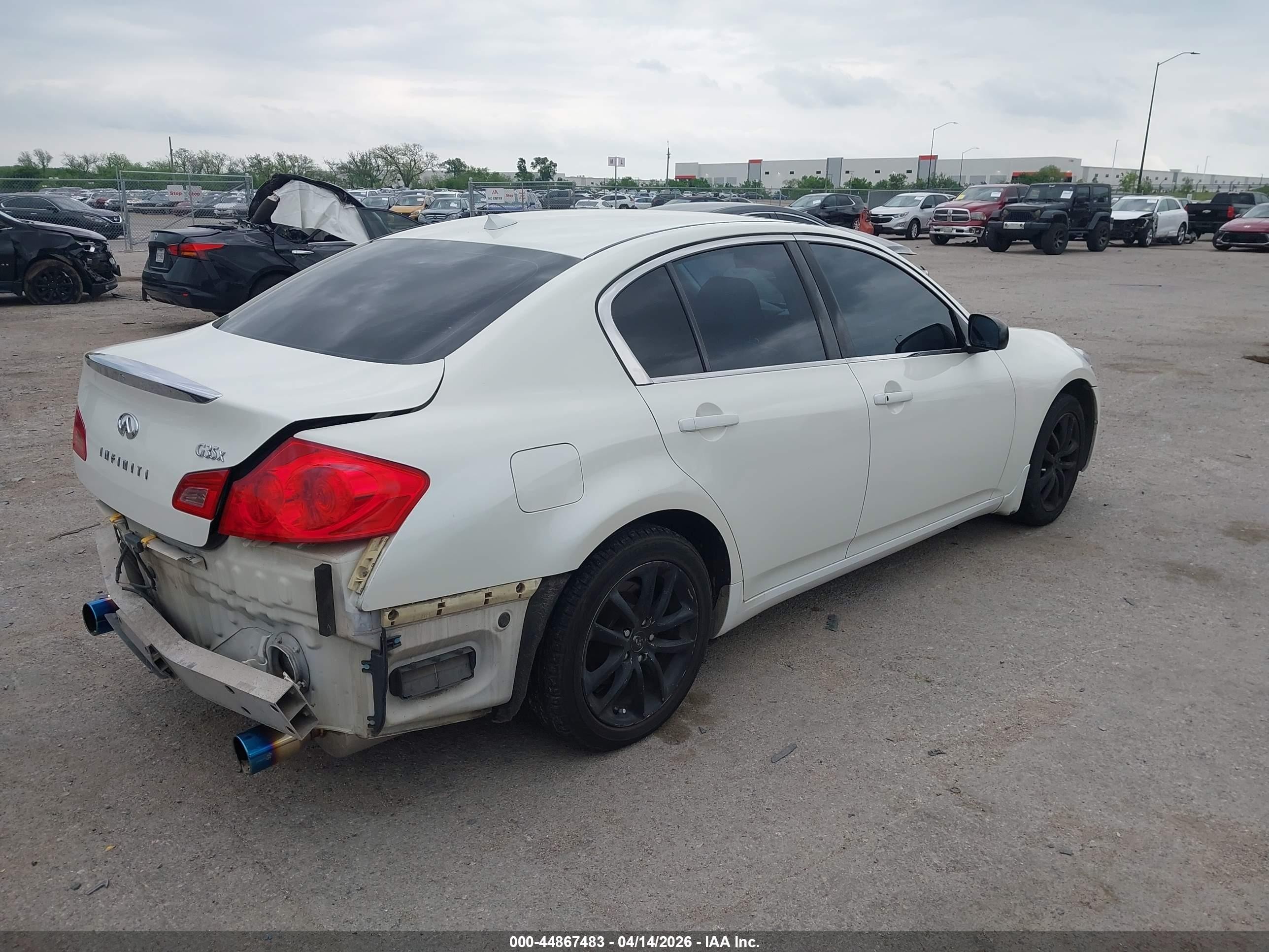 2007 Infiniti G35x   White vin: JNKBV61F87M809845