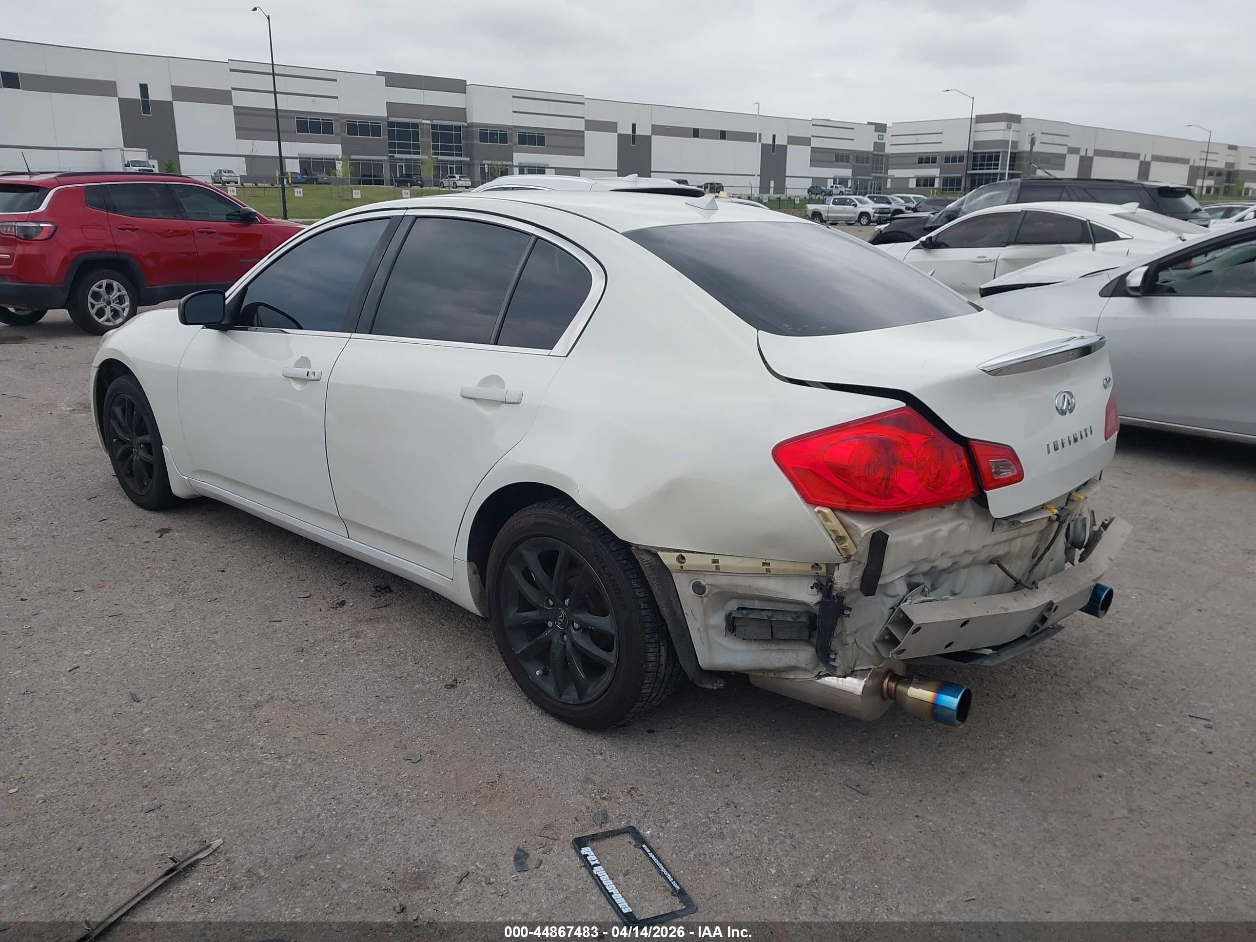 2007 Infiniti G35x   White vin: JNKBV61F87M809845