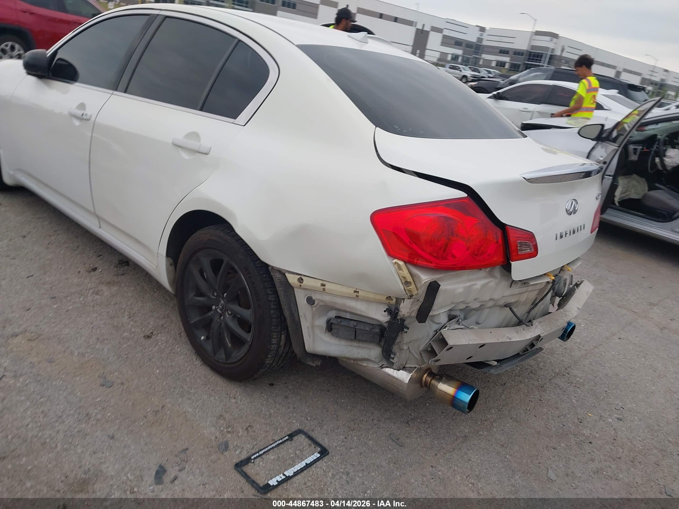 2007 Infiniti G35x   White vin: JNKBV61F87M809845