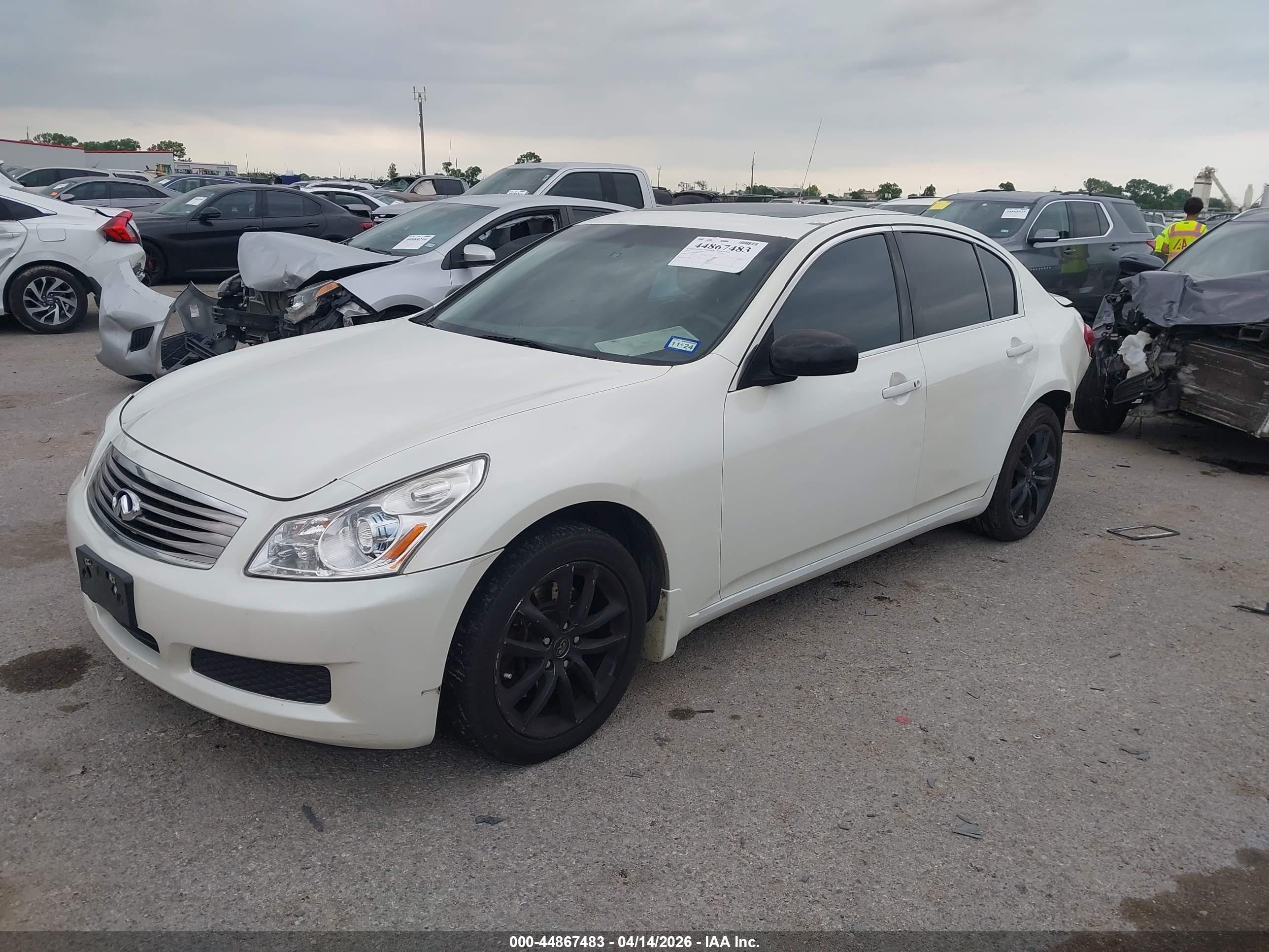 2007 Infiniti G35x   White vin: JNKBV61F87M809845