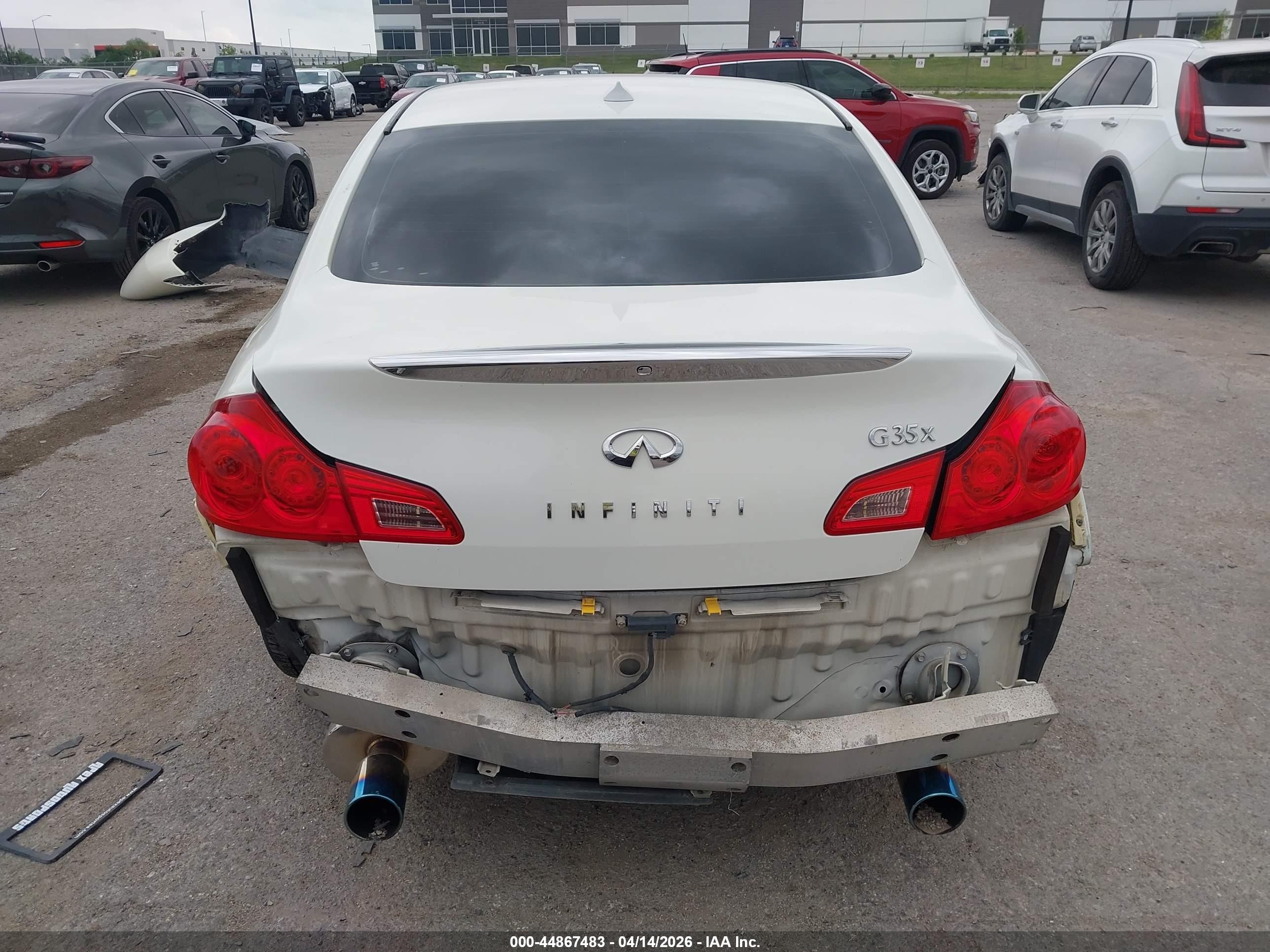 2007 Infiniti G35x   White vin: JNKBV61F87M809845