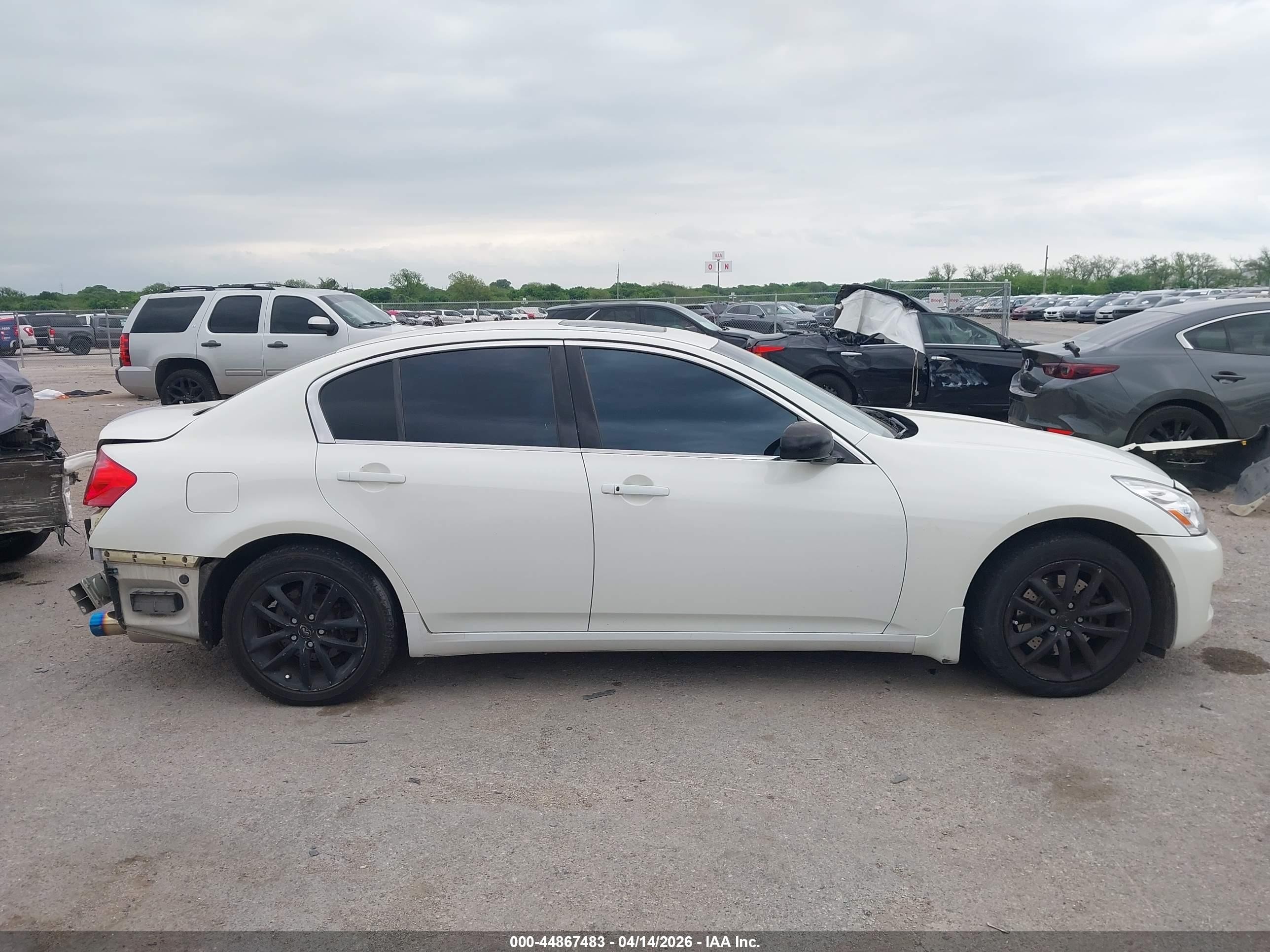 2007 Infiniti G35x   White vin: JNKBV61F87M809845