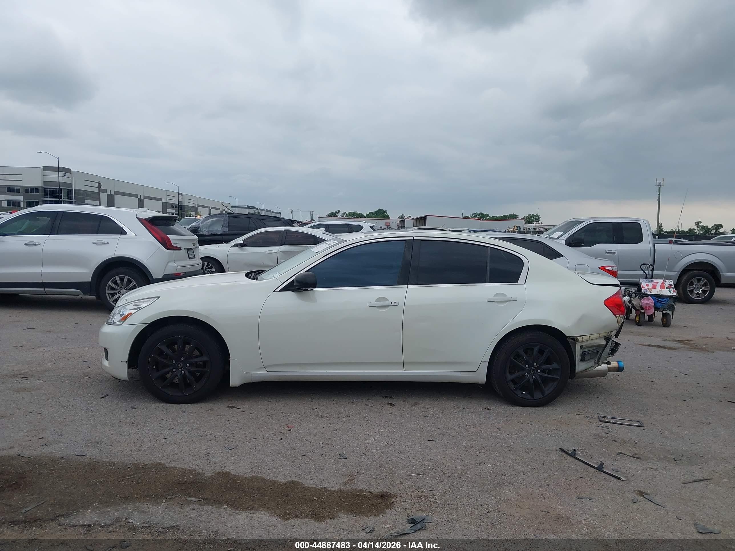 2007 Infiniti G35x   White vin: JNKBV61F87M809845