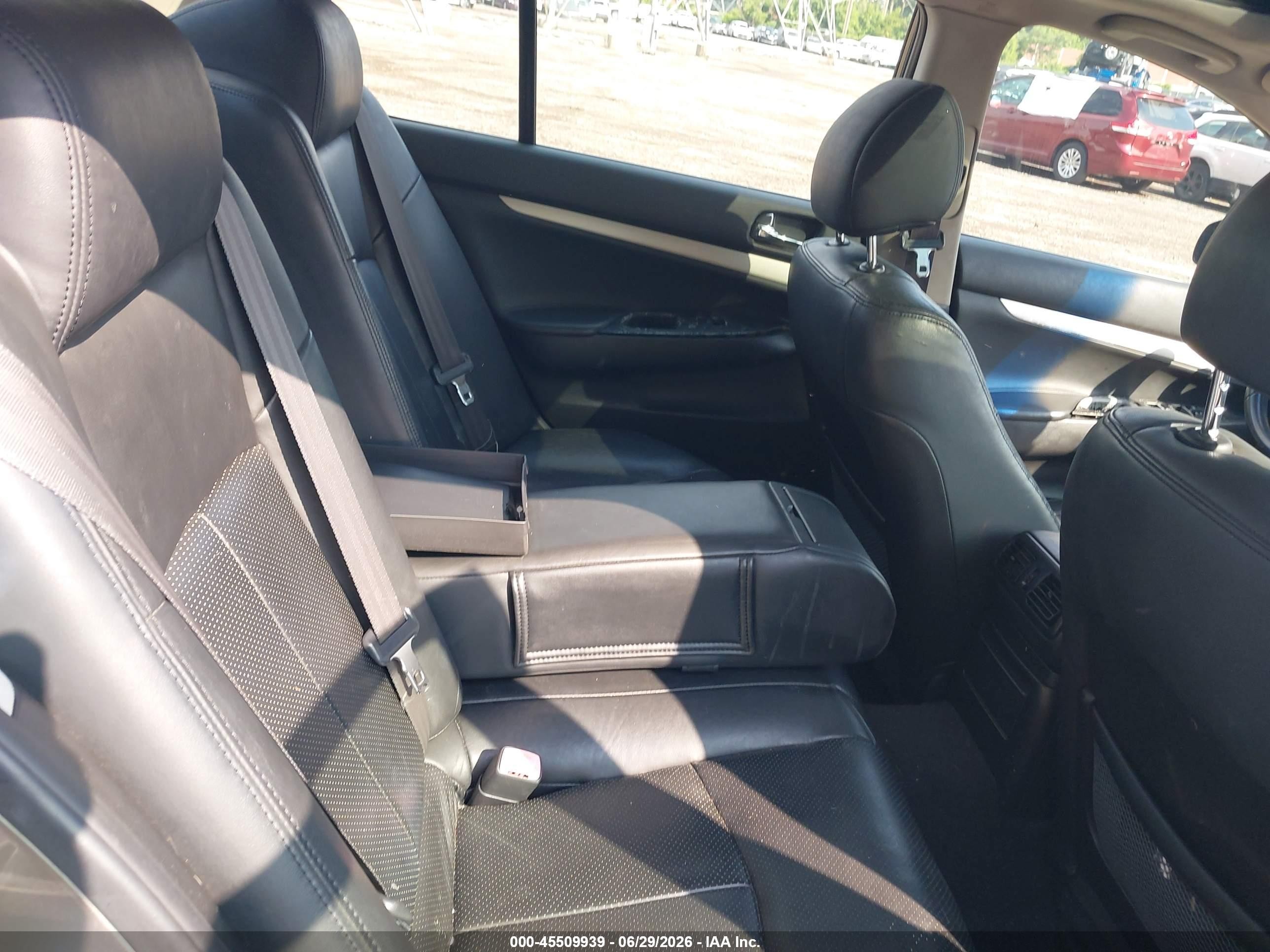 2008 Infiniti G35x   Gold vin: JNKBV61F88M251402