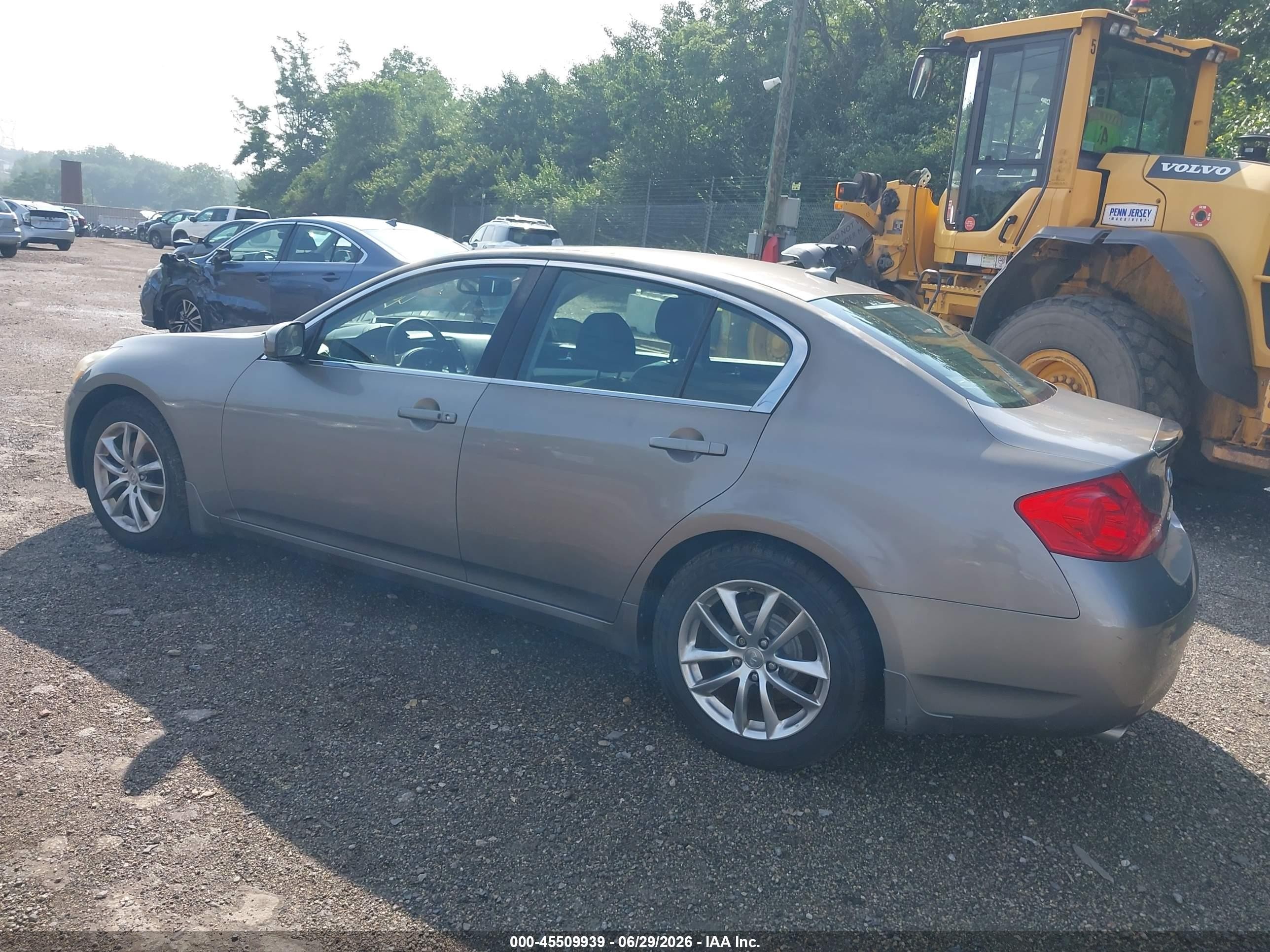 2008 Infiniti G35x   Gold vin: JNKBV61F88M251402