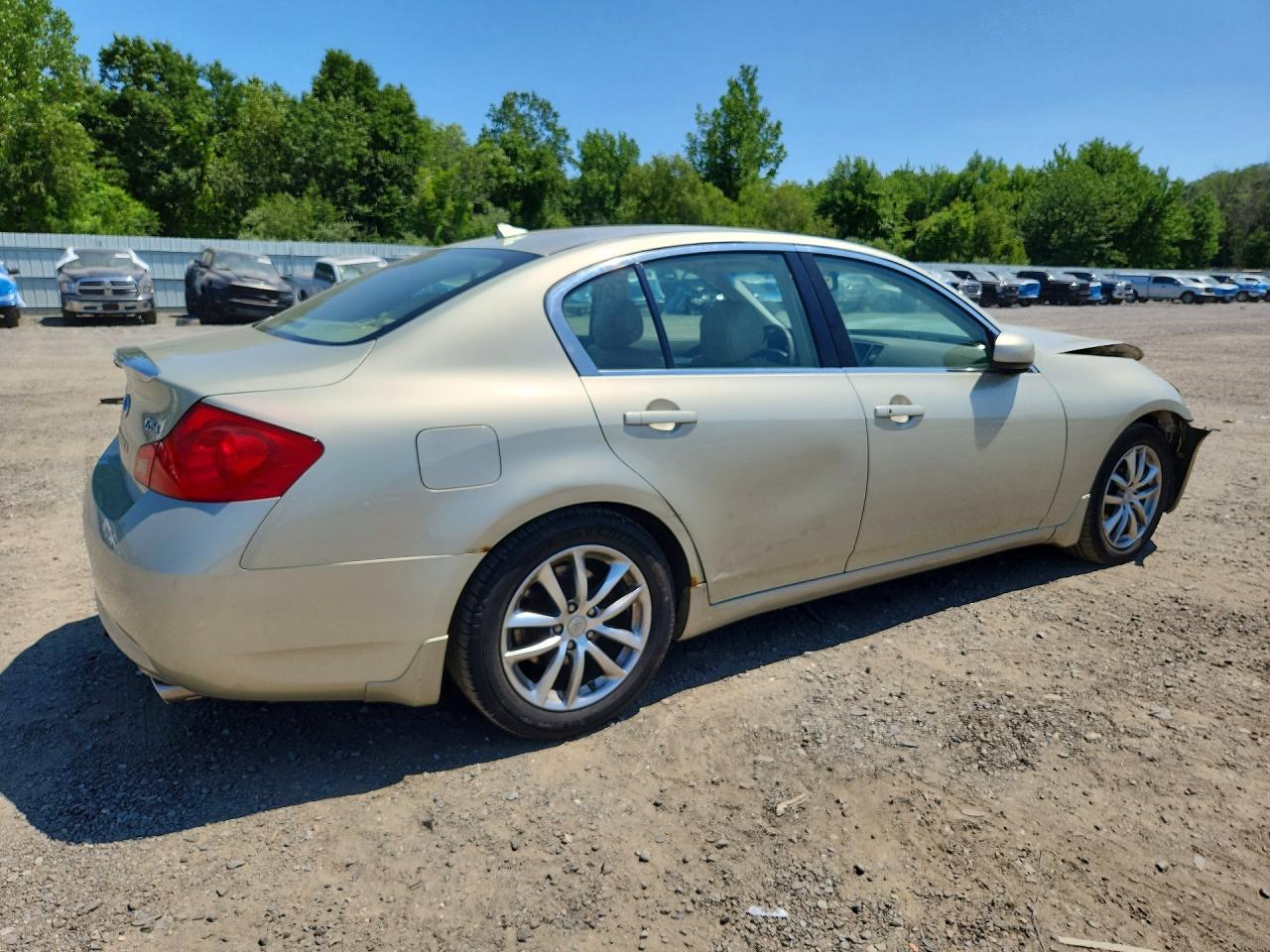 2007 Infiniti G35 X Gold vin: JNKBV61F97M812978