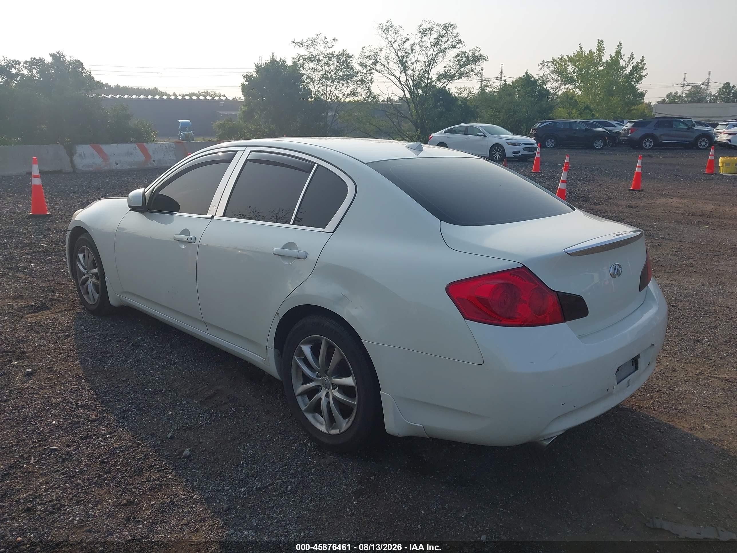 2008 Infiniti G35x   White vin: JNKBV61F98M252302