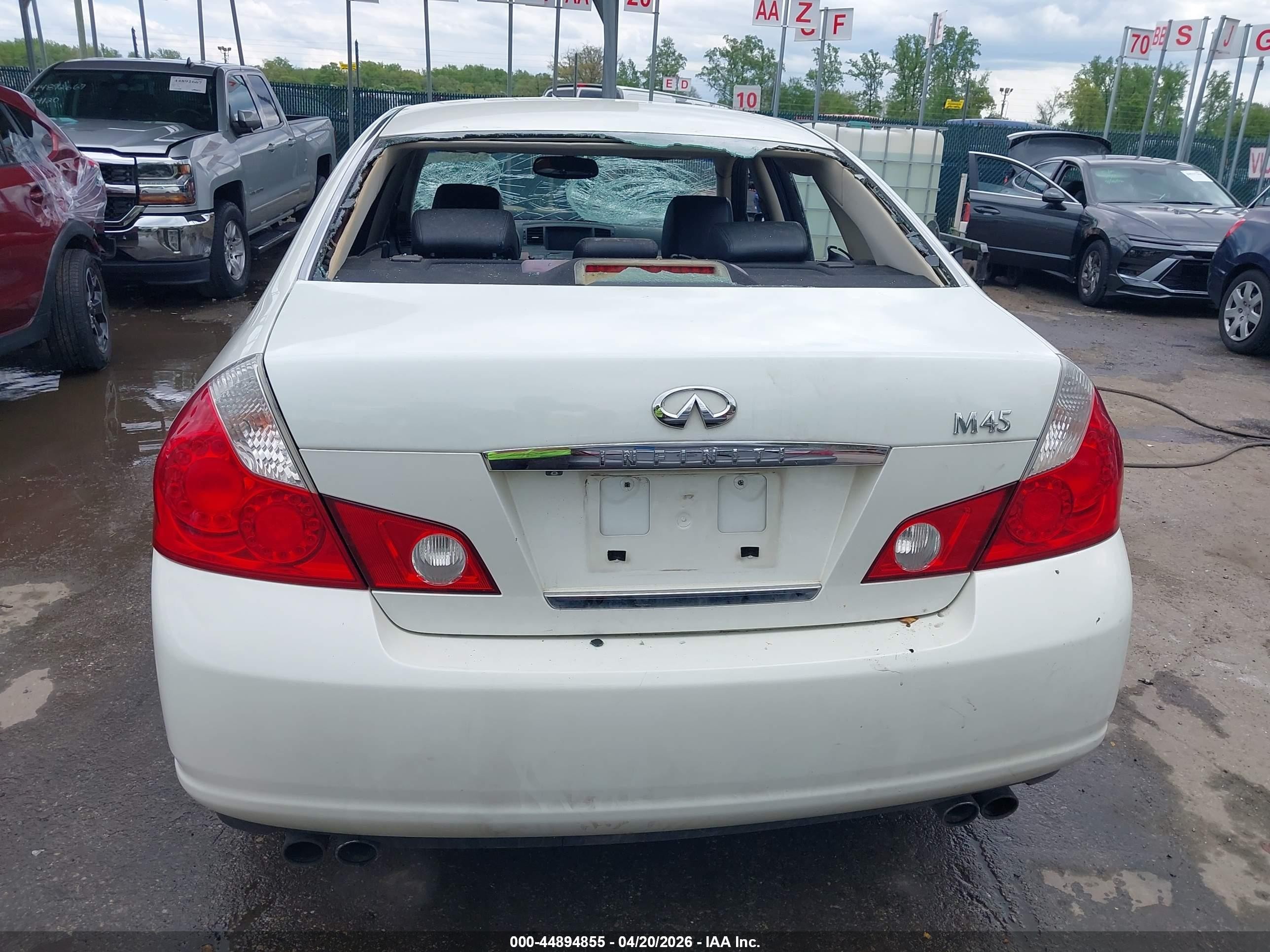 2006 Infiniti M45   White vin: JNKBY01E06M203112