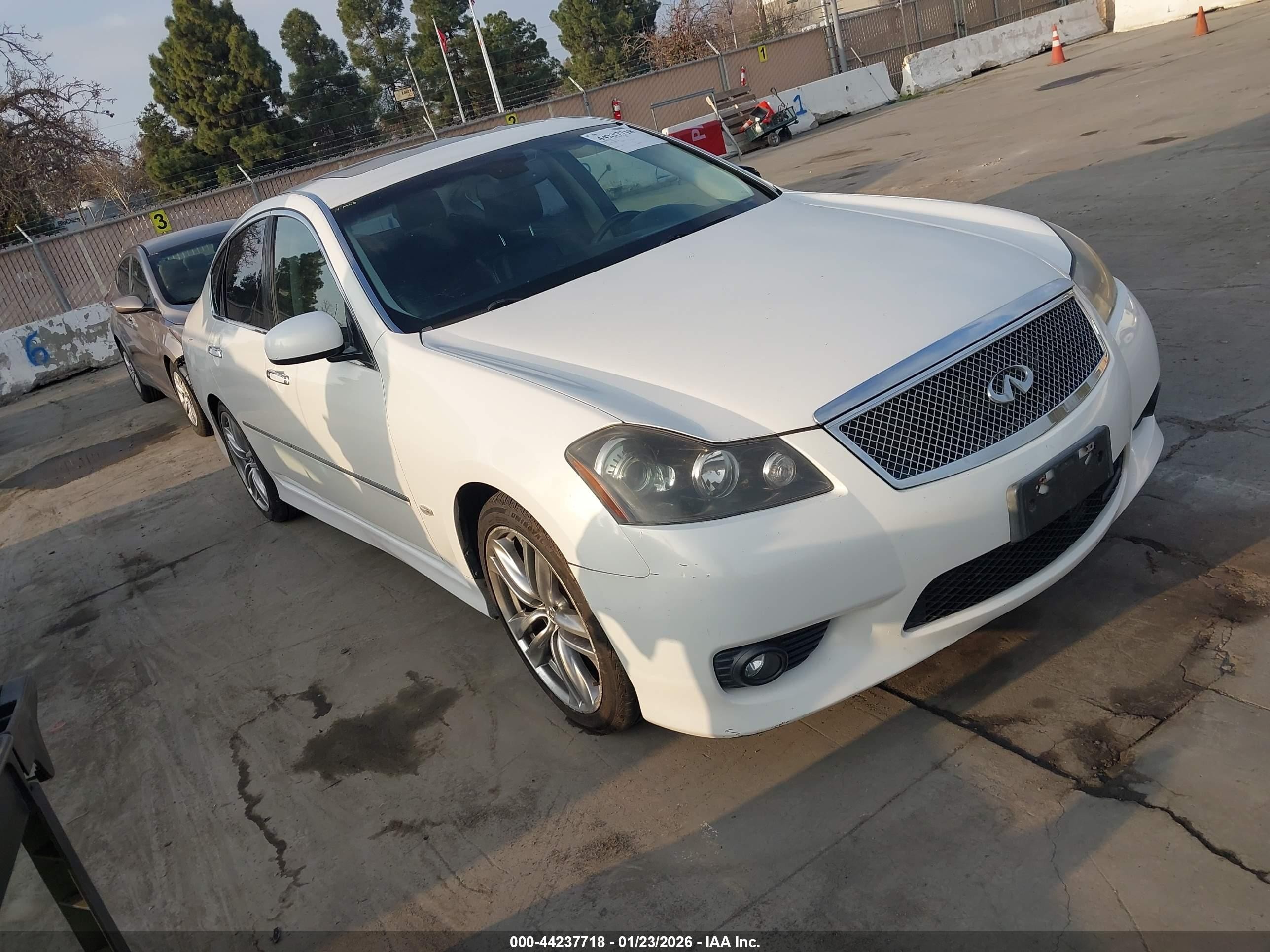 2008 Infiniti M45   White vin: JNKBY01E58M500184