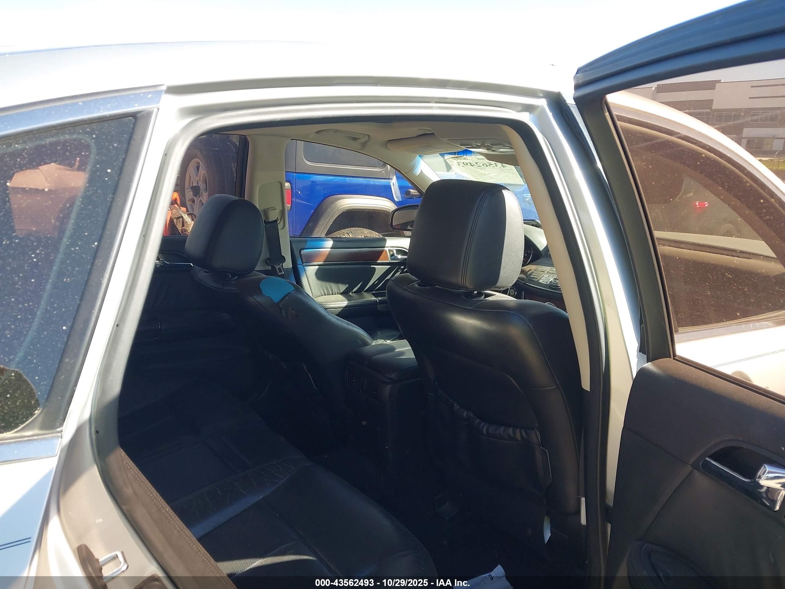 2008 Infiniti M45   Серебряный vin: JNKBY01E68M500274