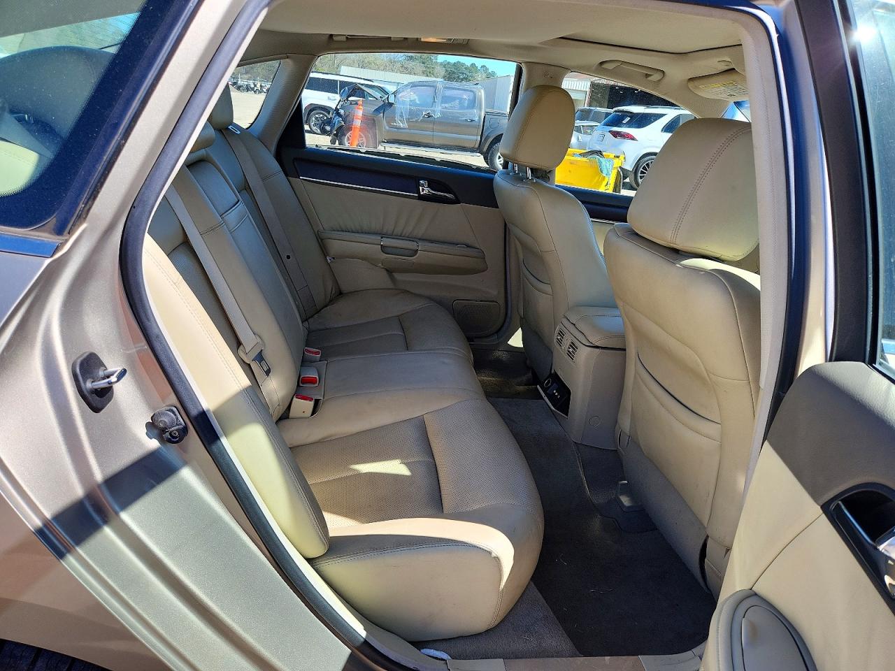 2008 Infiniti M45 Base Tan vin: JNKBY01E98M500446