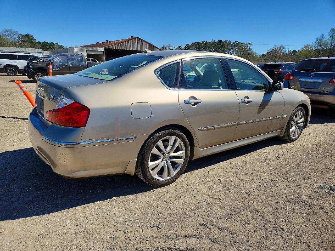 2008 Infiniti M45 Base Tan vin: JNKBY01E98M500446