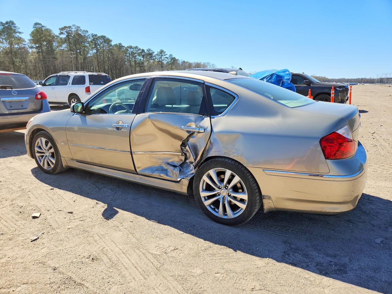 2008 Infiniti M45 Base Tan vin: JNKBY01E98M500446