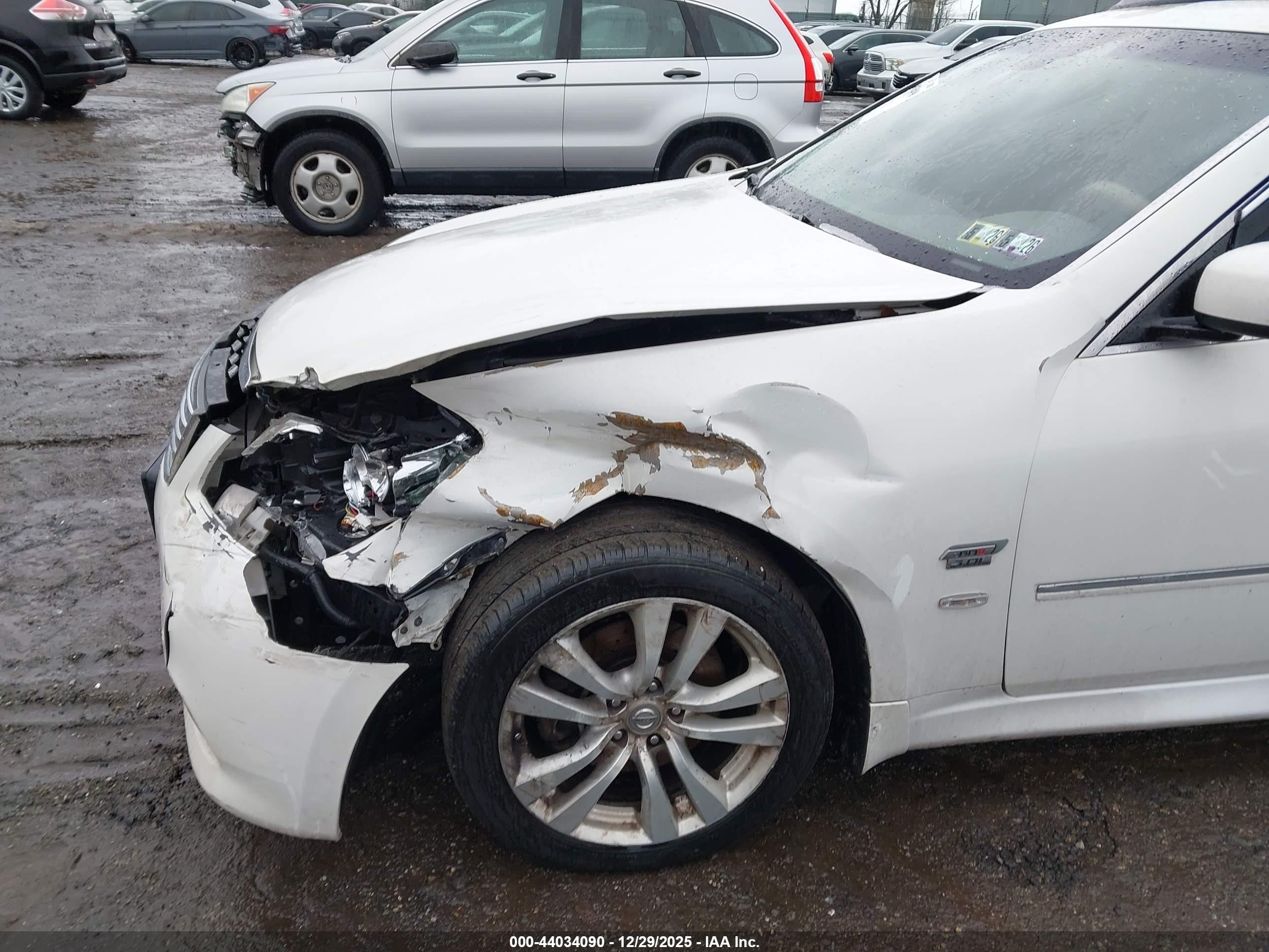 2008 Infiniti M45x   White vin: JNKBY01F18M550198