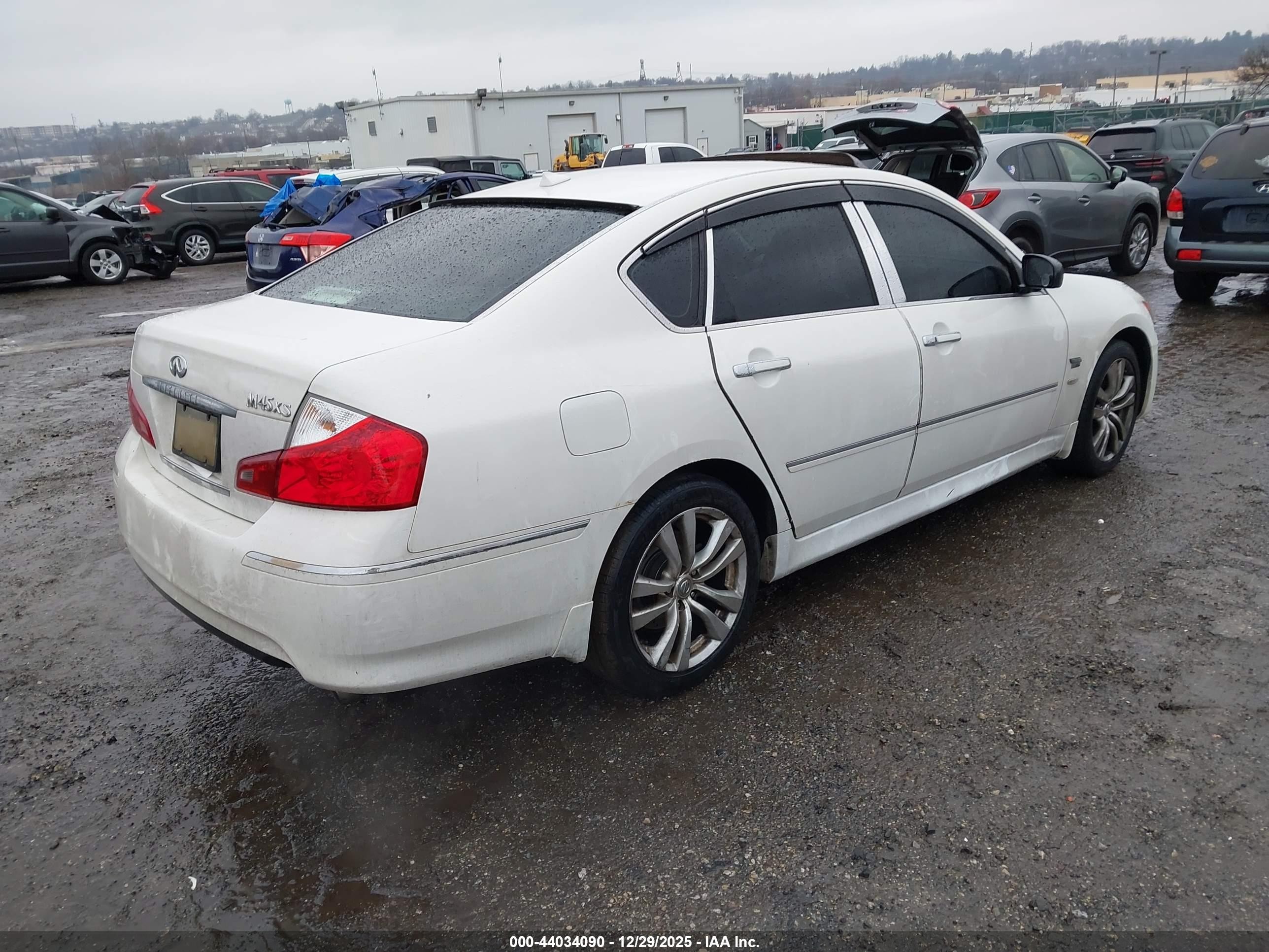 2008 Infiniti M45x   White vin: JNKBY01F18M550198