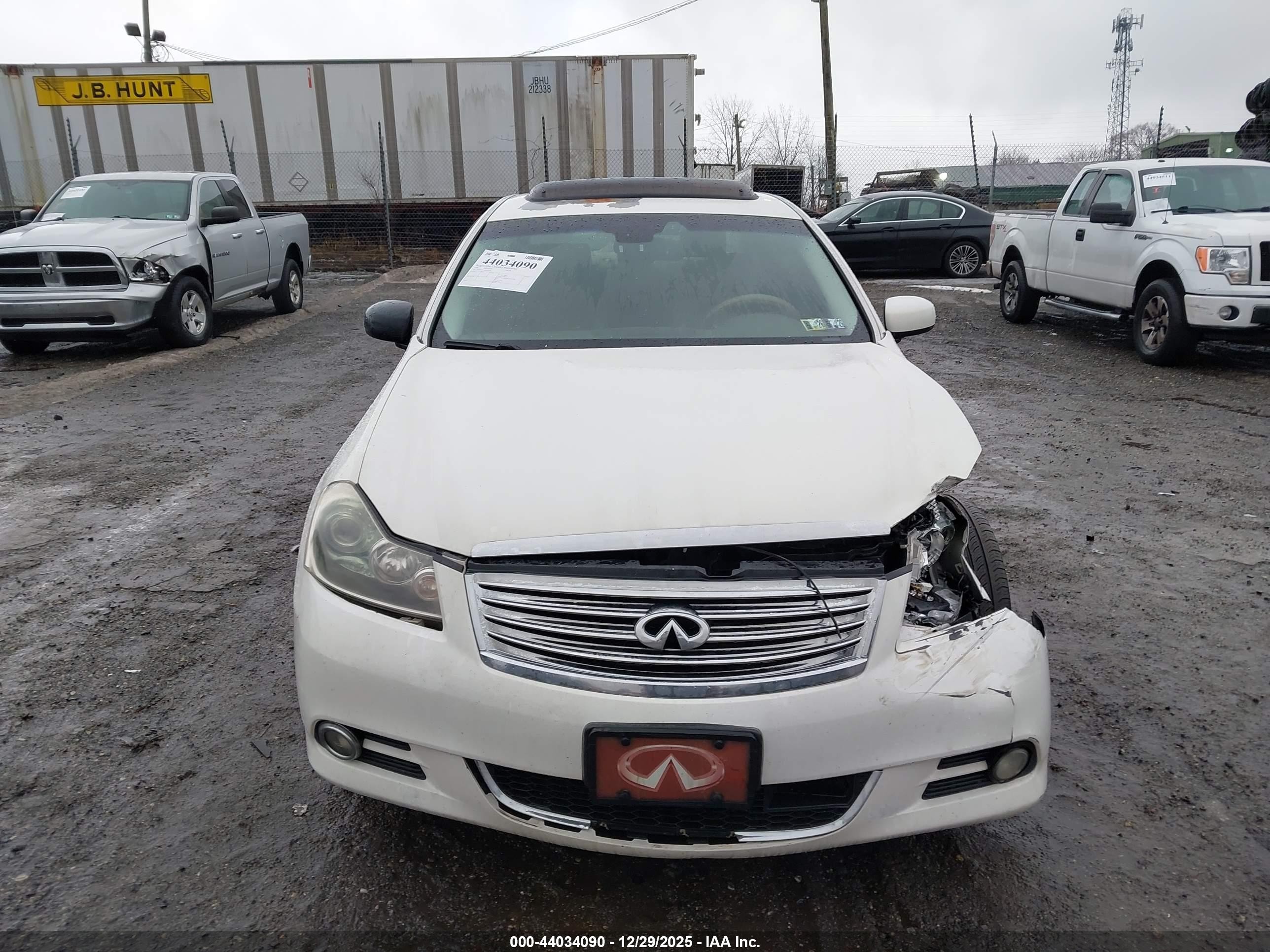 2008 Infiniti M45x   White vin: JNKBY01F18M550198