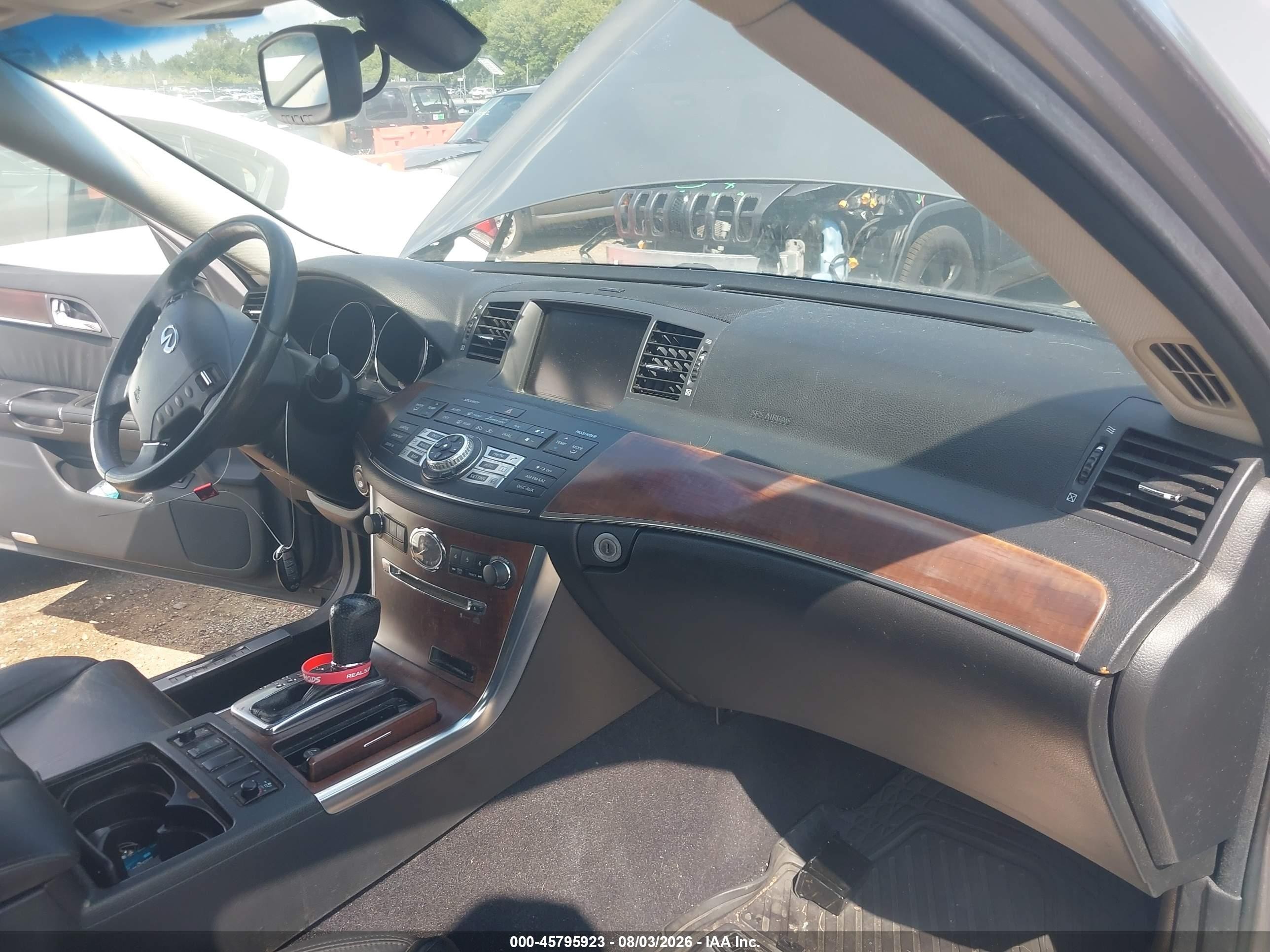 2008 Infiniti M45x   Beige vin: JNKBY01F38M550896