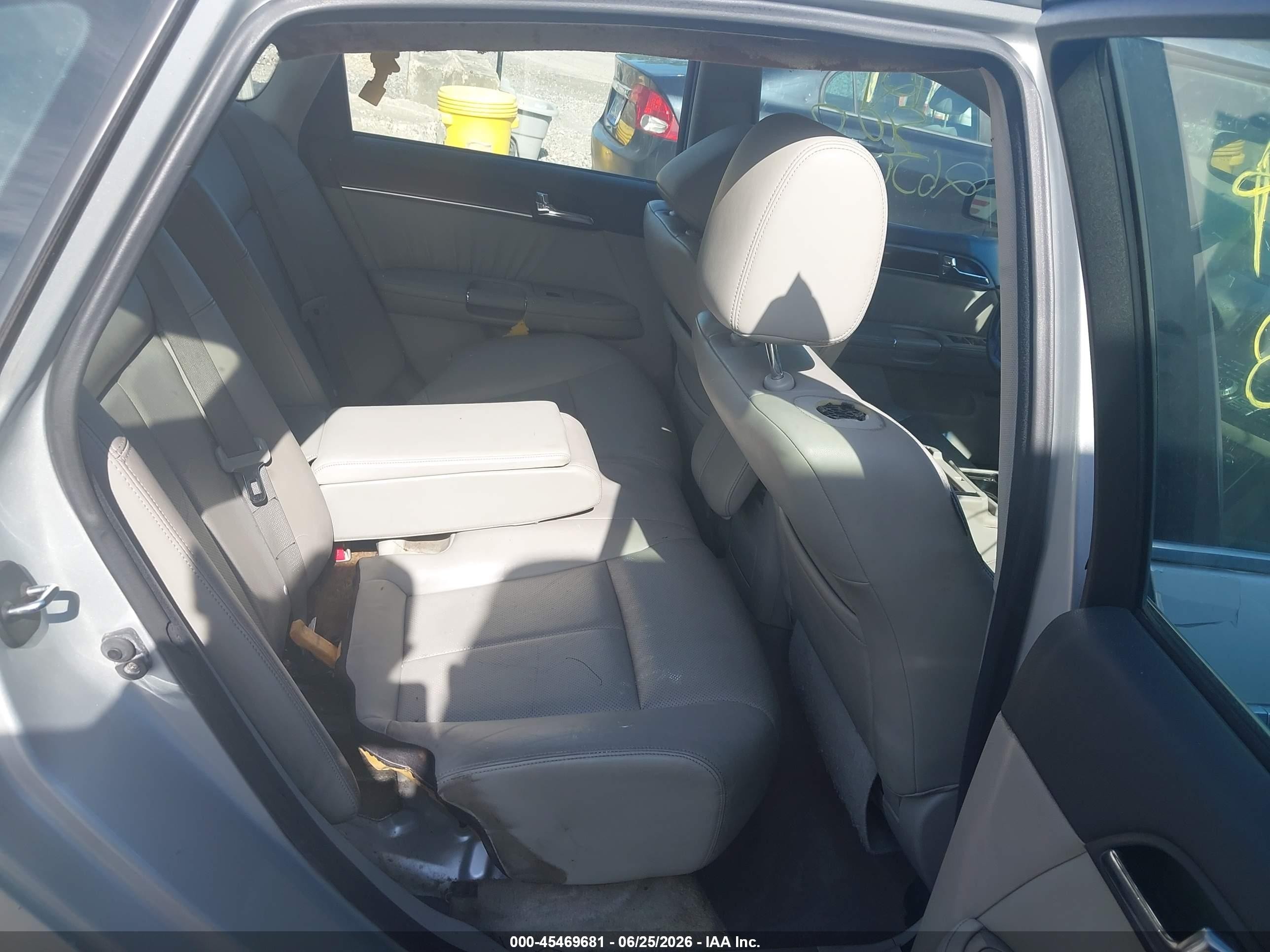 2009 Infiniti M45x   Silver vin: JNKBY01FX9M750157