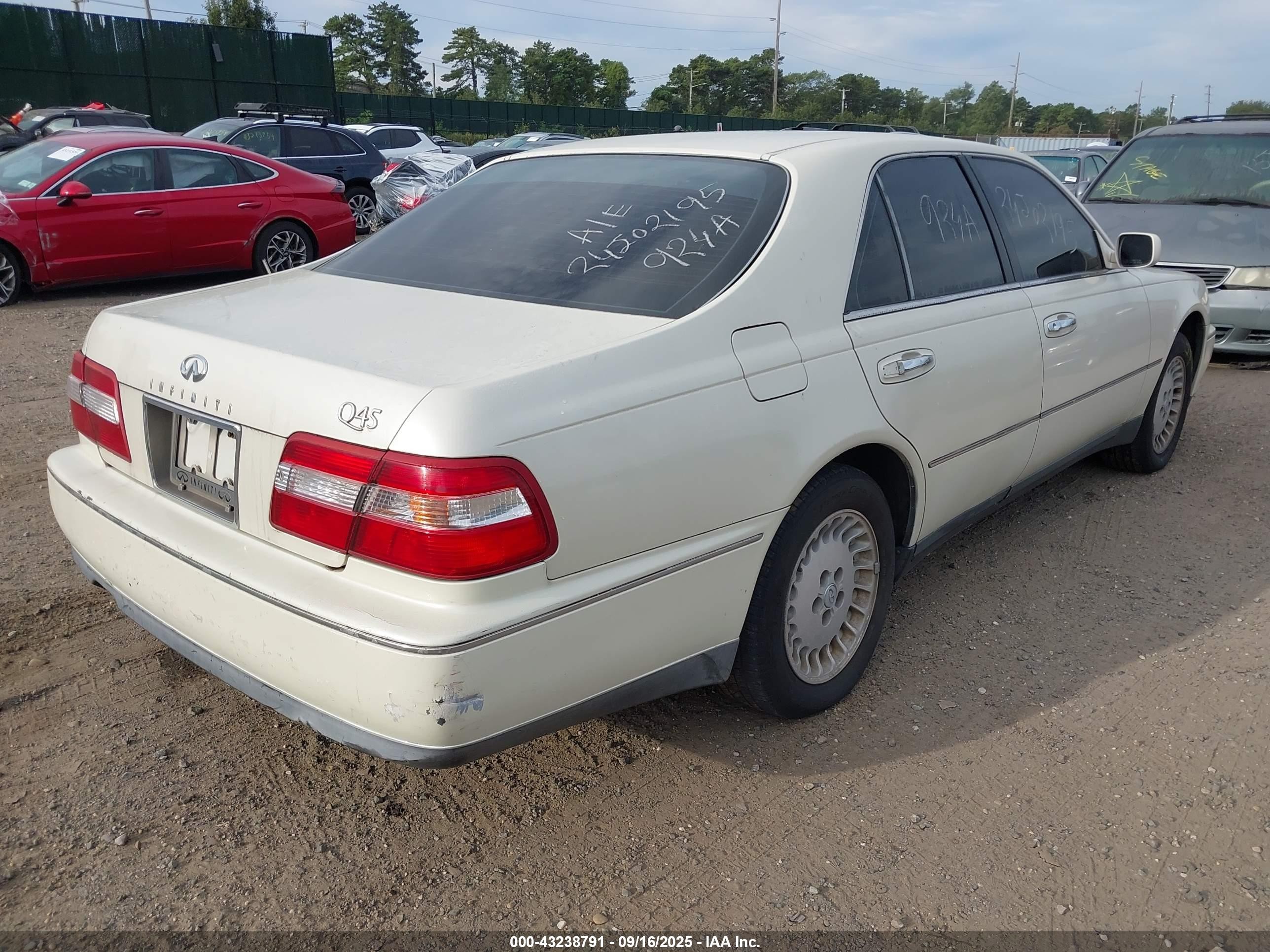 1997 Infiniti Q45 Touring White vin: JNKBY31A5VM304577
