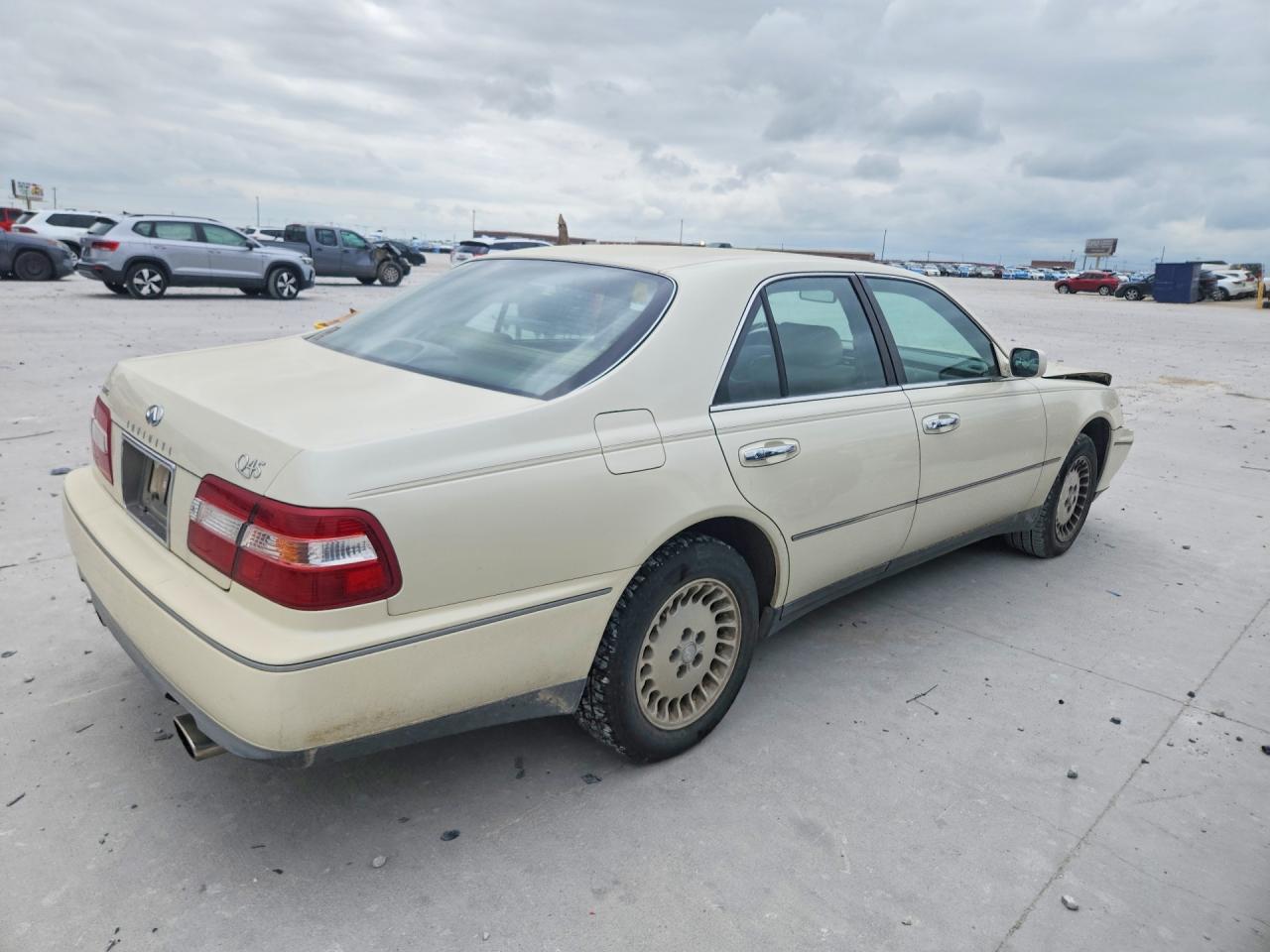 1998 Infiniti Q45 Base Cream vin: JNKBY31AXWM404398