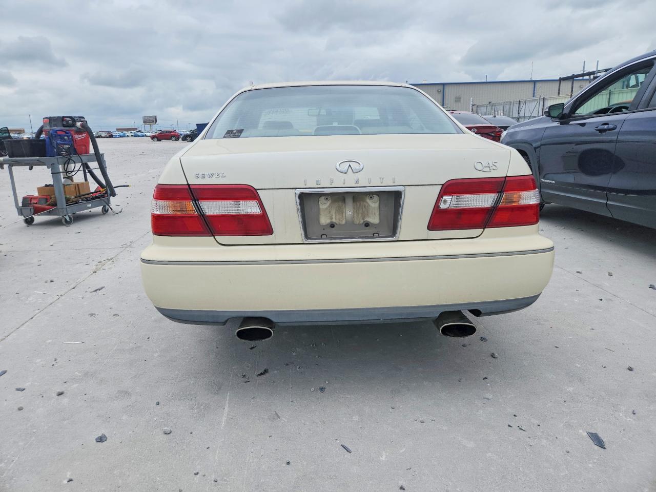 1998 Infiniti Q45 Base Cream vin: JNKBY31AXWM404398