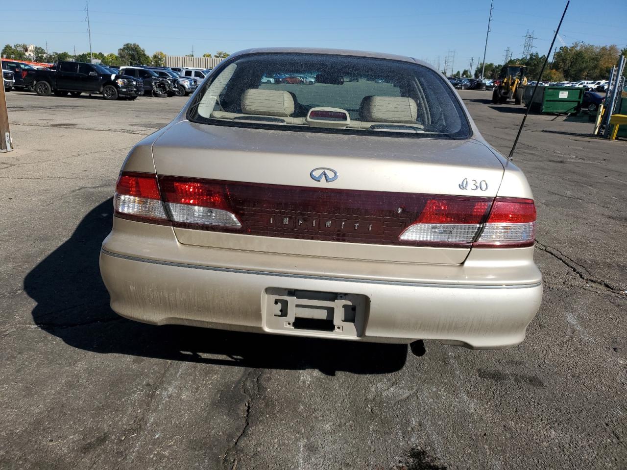 1998 Infiniti I30 Gold vin: JNKCA21A2WT625924