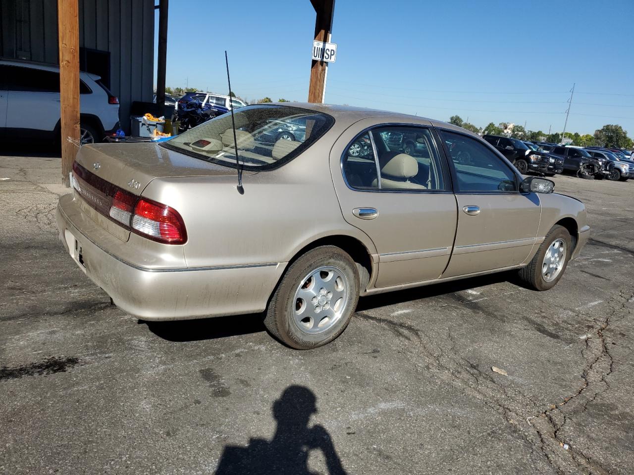 1998 Infiniti I30 Gold vin: JNKCA21A2WT625924