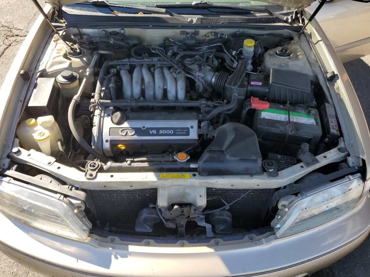 1998 Infiniti I30 Gold vin: JNKCA21A2WT625924