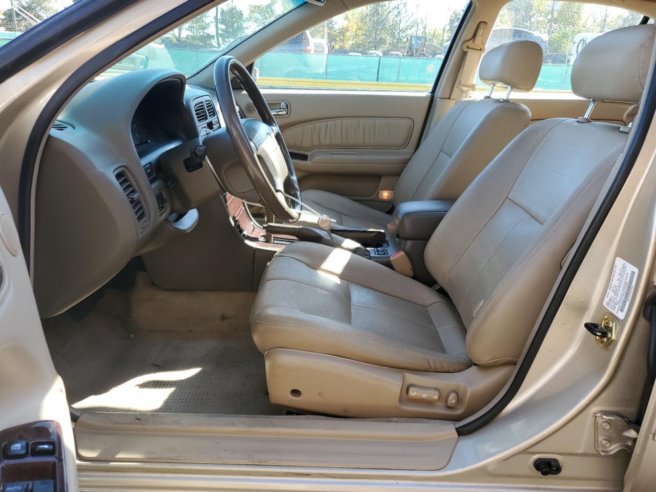 1998 Infiniti I30 Gold vin: JNKCA21A2WT625924
