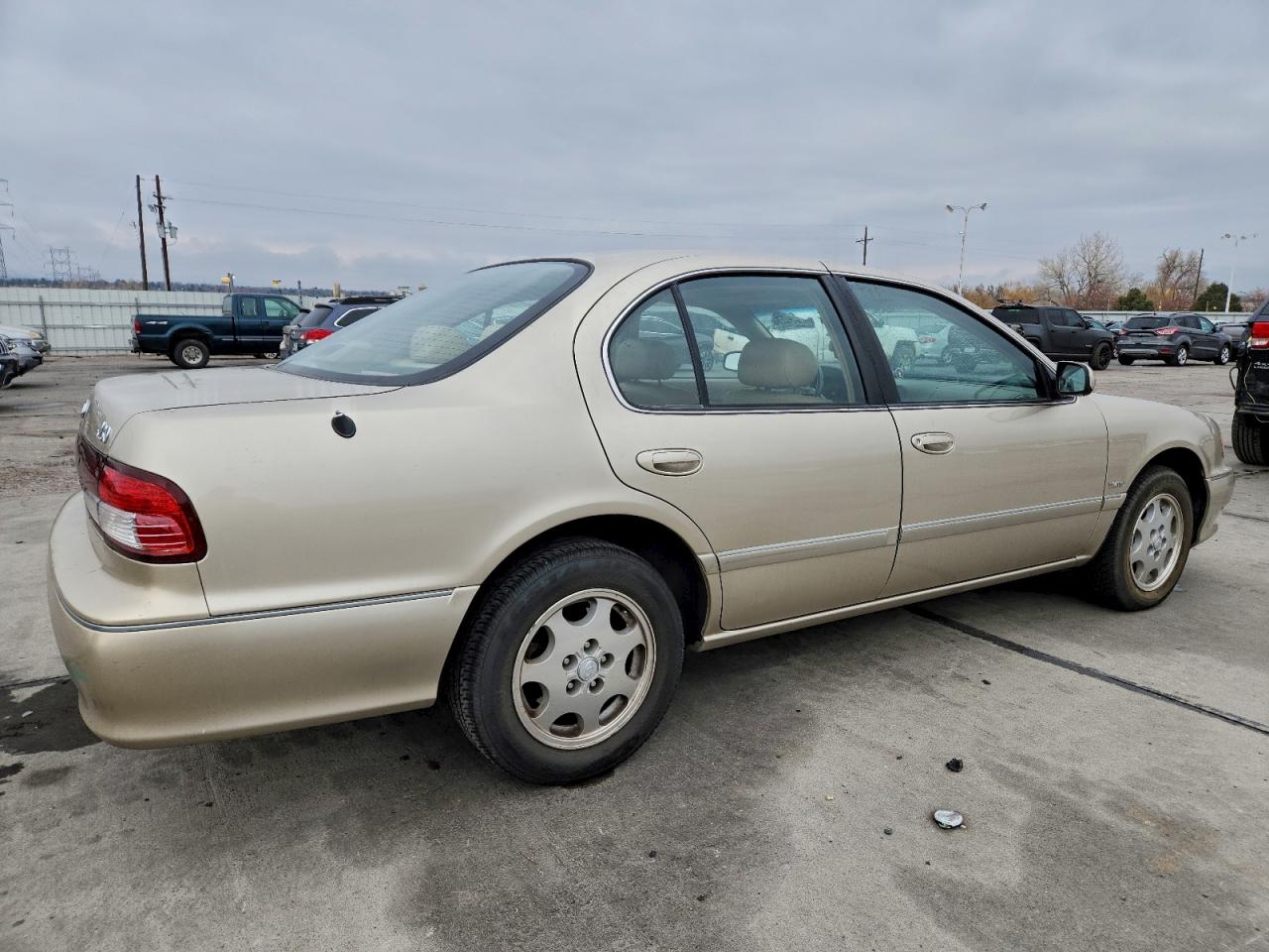 1999 Infiniti I30 Золотой vin: JNKCA21A2XT771127