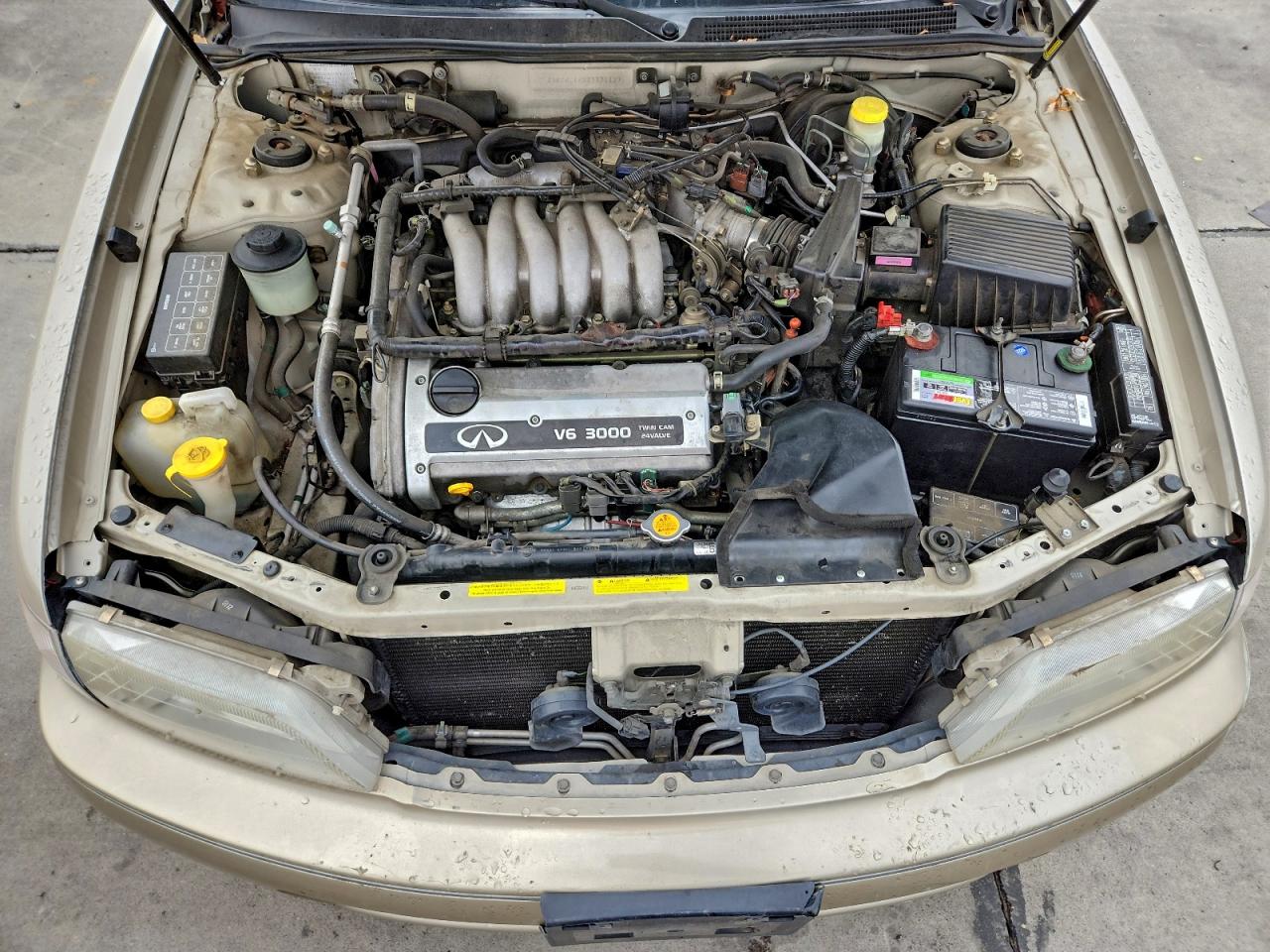 1999 Infiniti I30 Золотой vin: JNKCA21A2XT771127