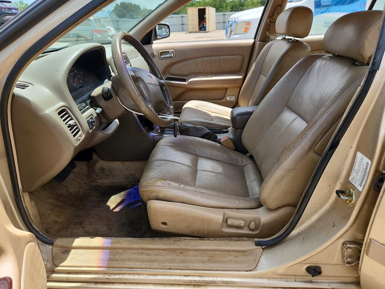 1998 Infiniti I30 Base Gold vin: JNKCA21A3WT606654